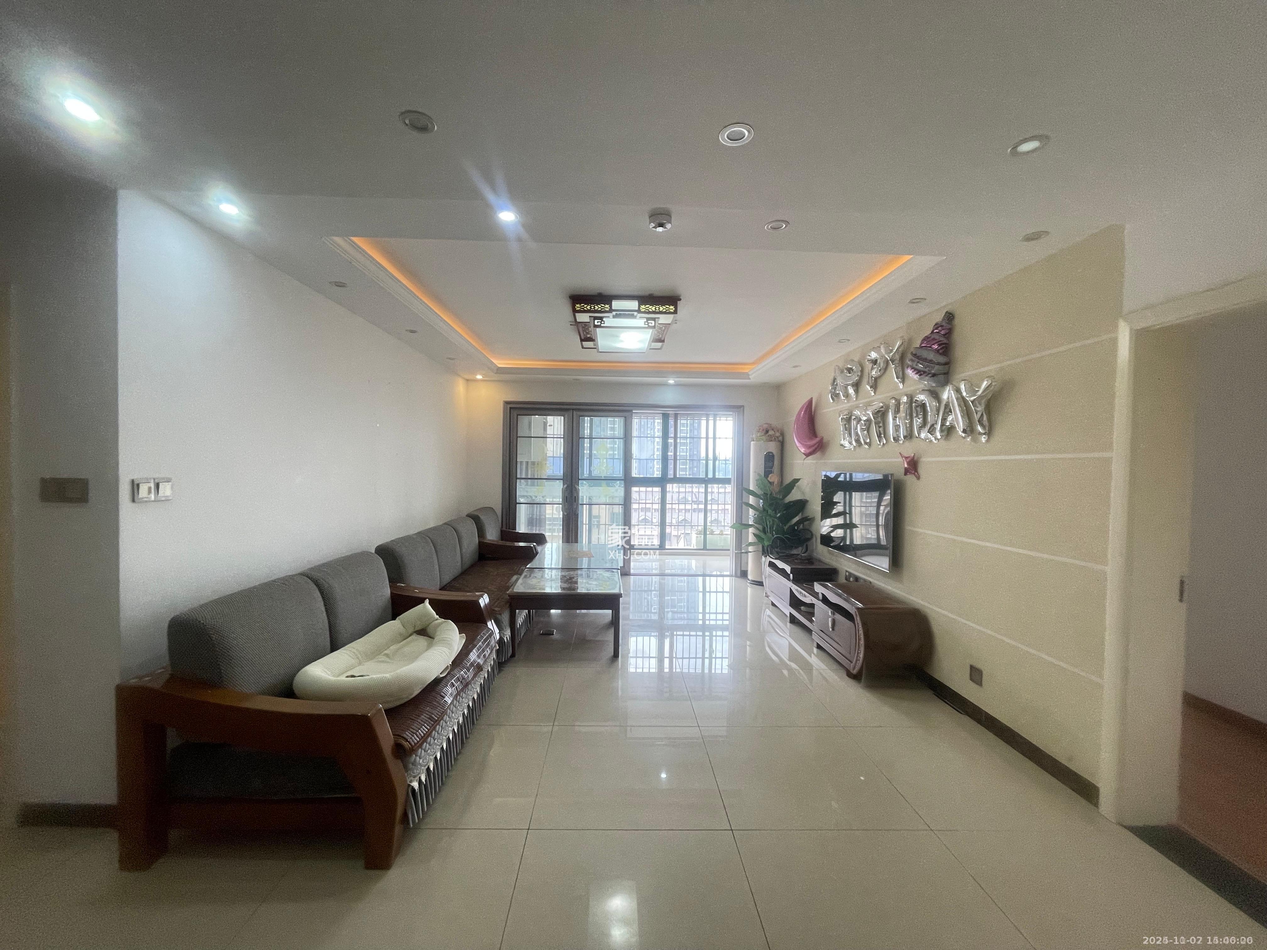 龙吉湾小区（龙瑞尚苑）  3室2厅2卫    2200.0元/月