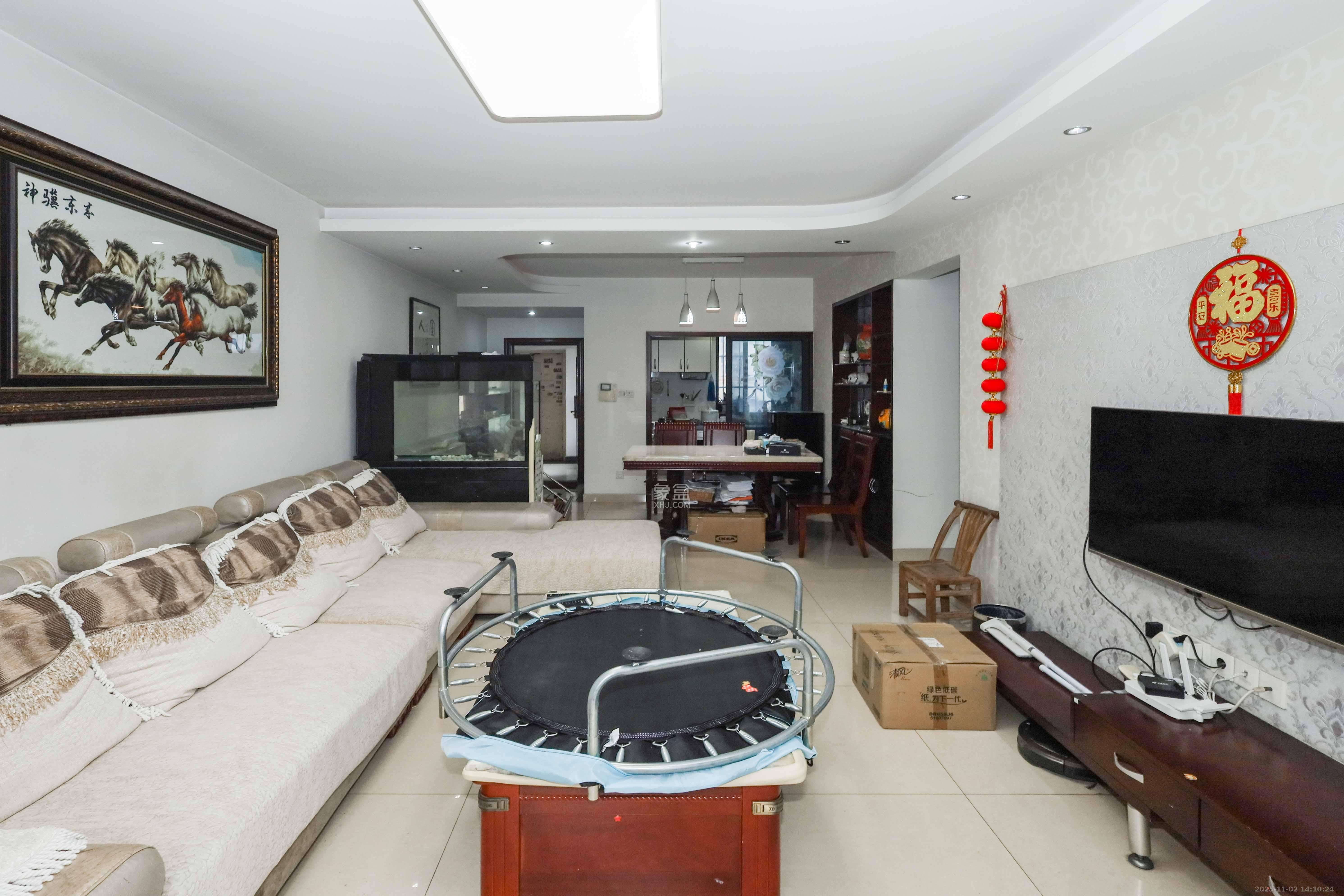 保利麓谷林语A区  4室2厅2卫    120.0万 保利麓谷林语A区  4室2厅2卫    120.0万客厅