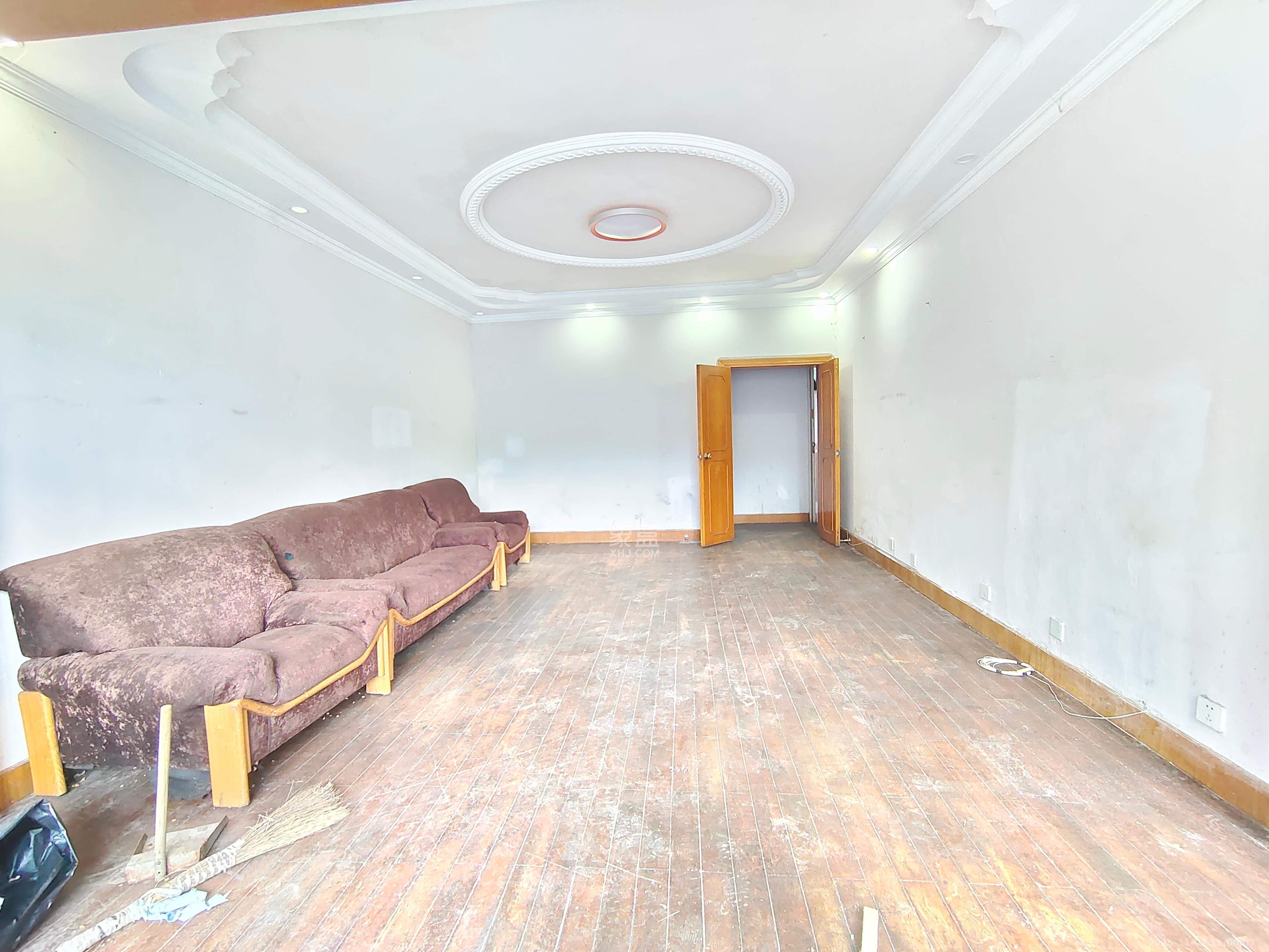 魏家坡机关小区 4室2厅1卫 2500.0元/月 魏家坡机关小区 4室2厅1卫 2500.0元/月室内图