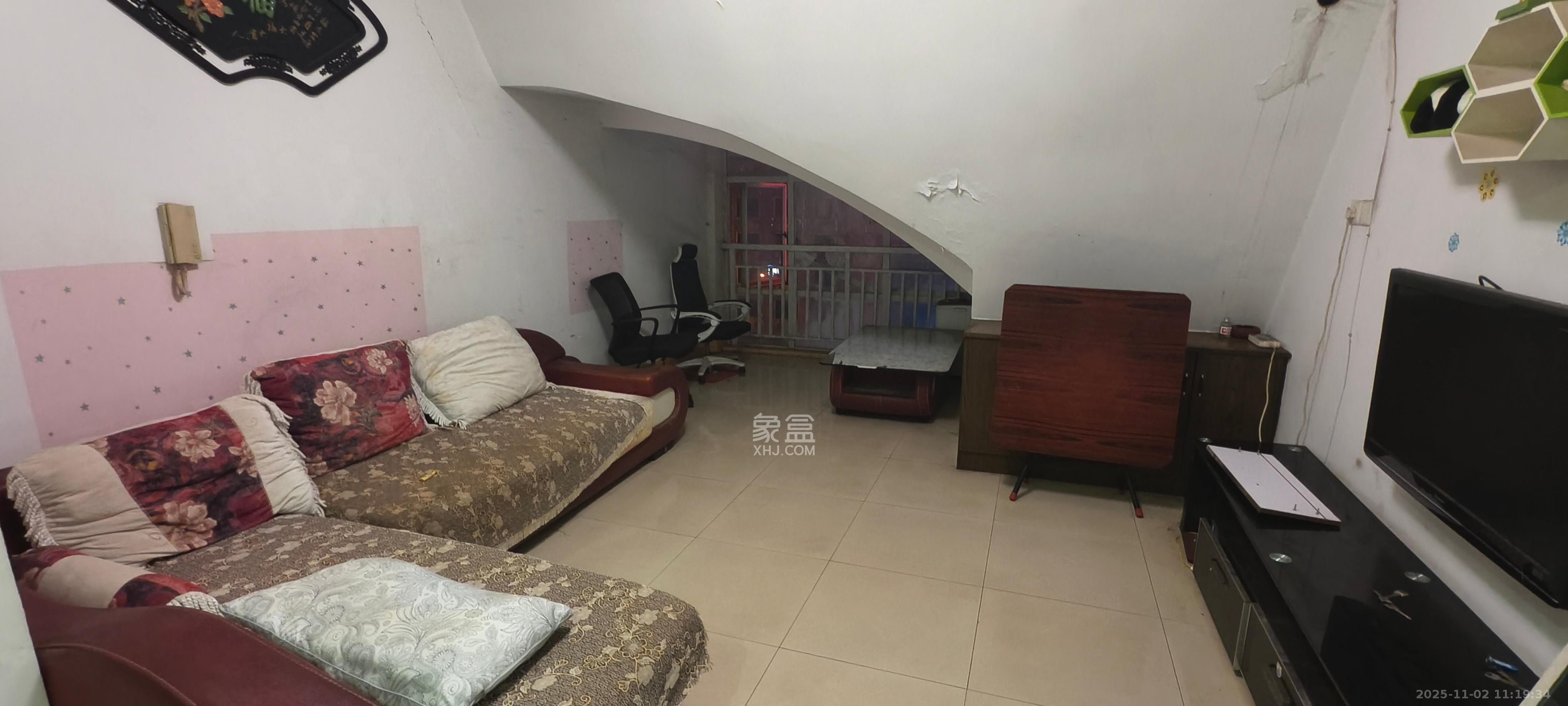 中江丽晶苑  2室2厅1卫    1200.0元/月