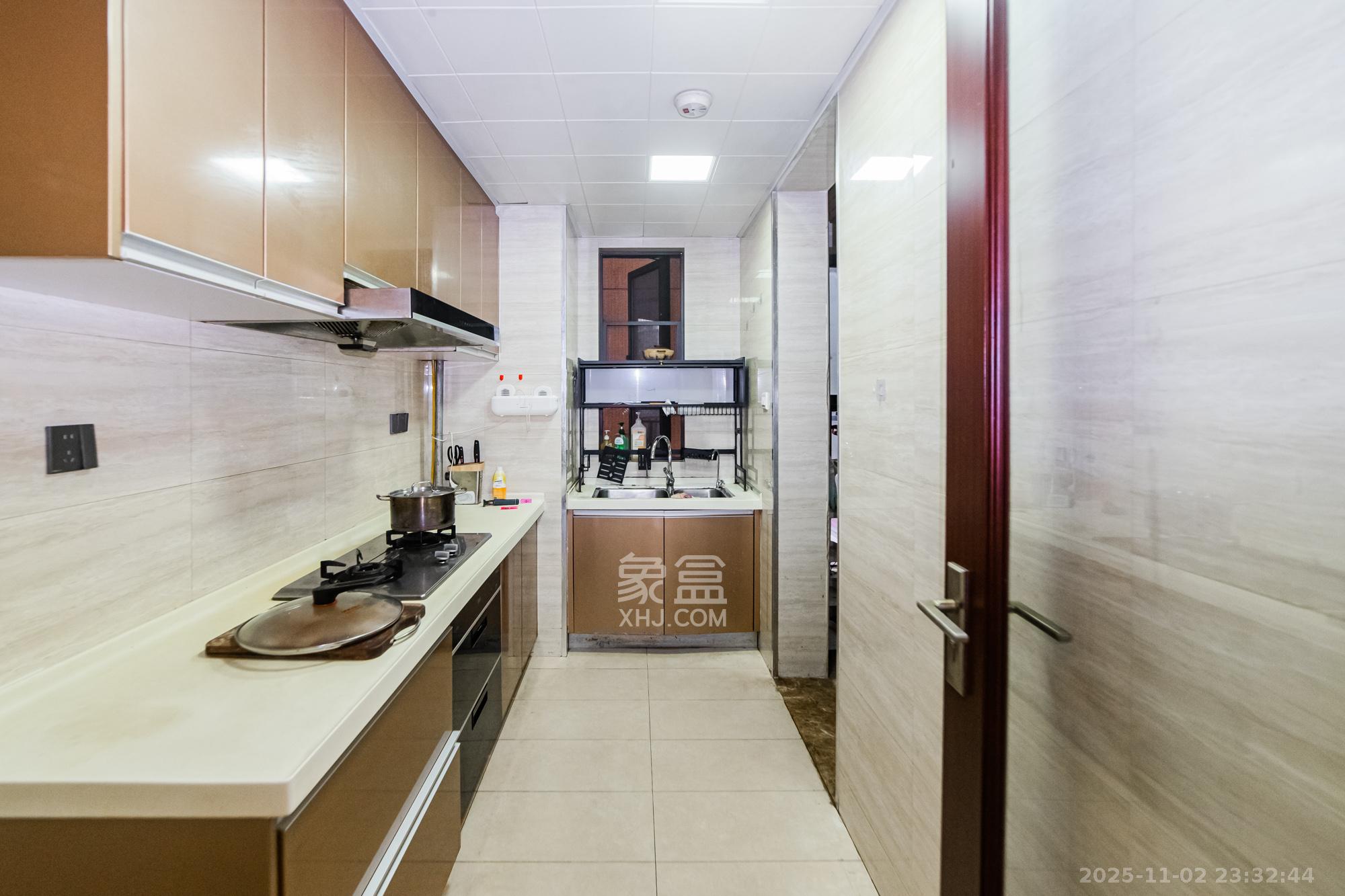 珠江郦城薰衣道  4室2厅2卫    138.0万厨房