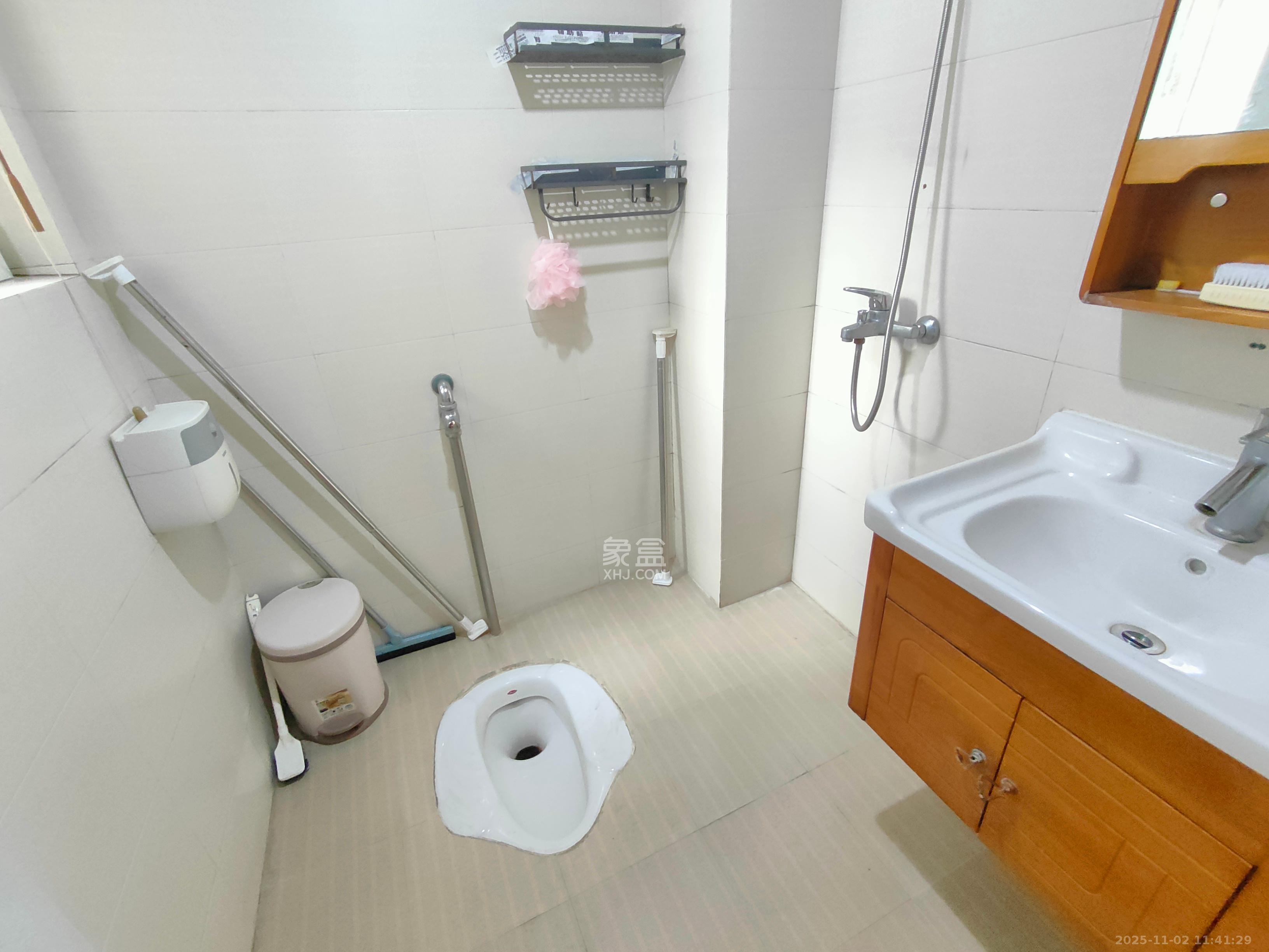 鑫天芙蓉  3室2厅2卫    2500.0元/月室内图