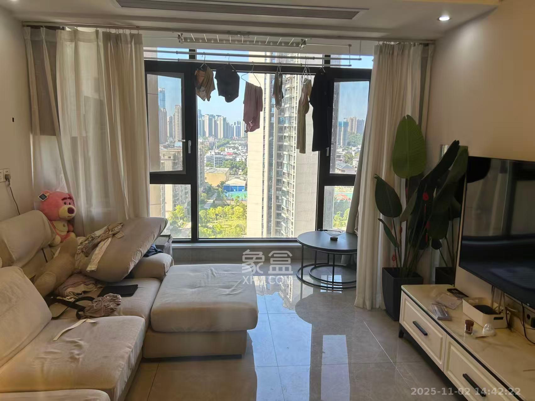 振业城三期  3室2厅1卫    3200.0元/月