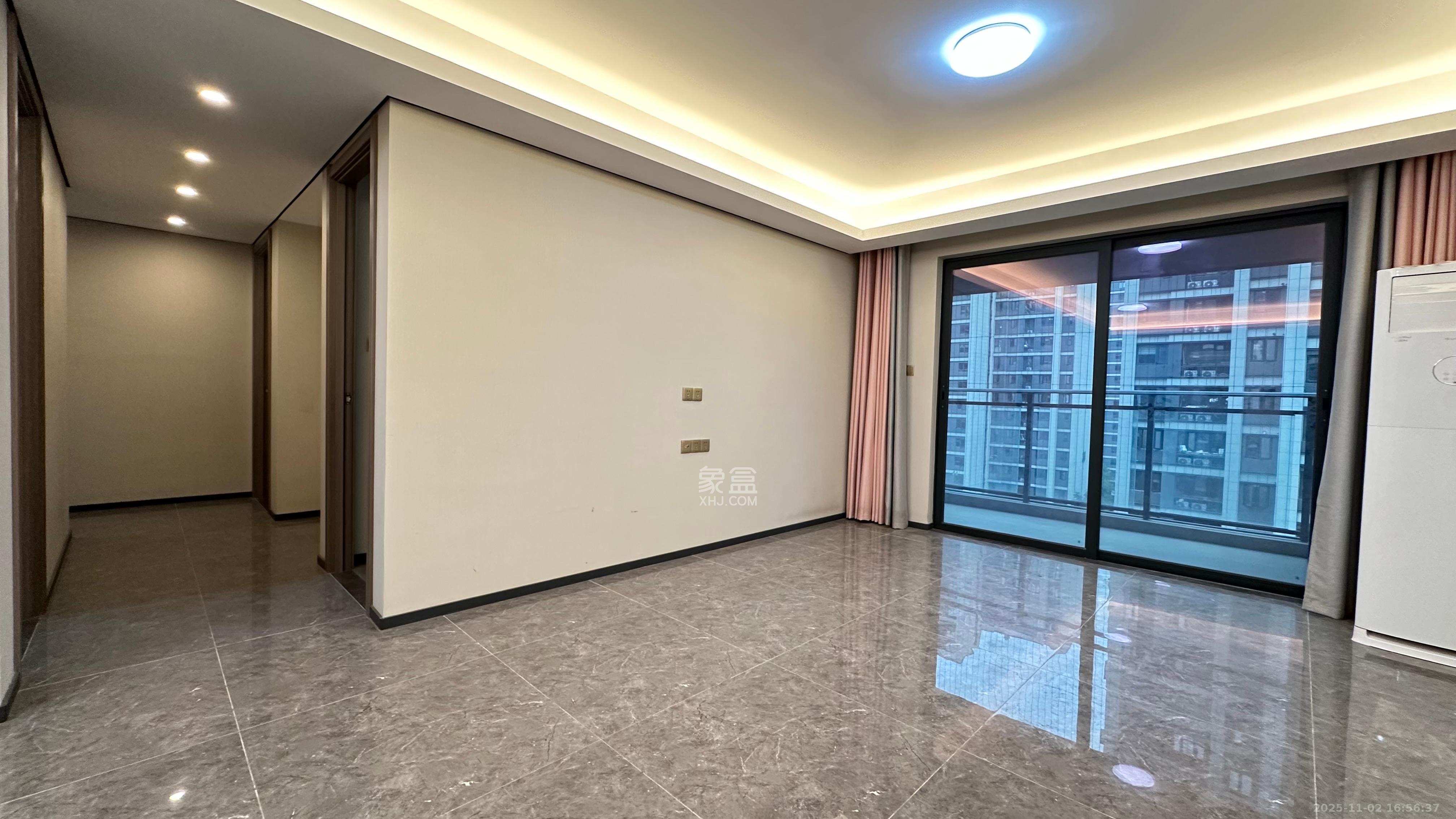 中海阅麓山二期  4室2厅2卫    3500.0元/月室内图