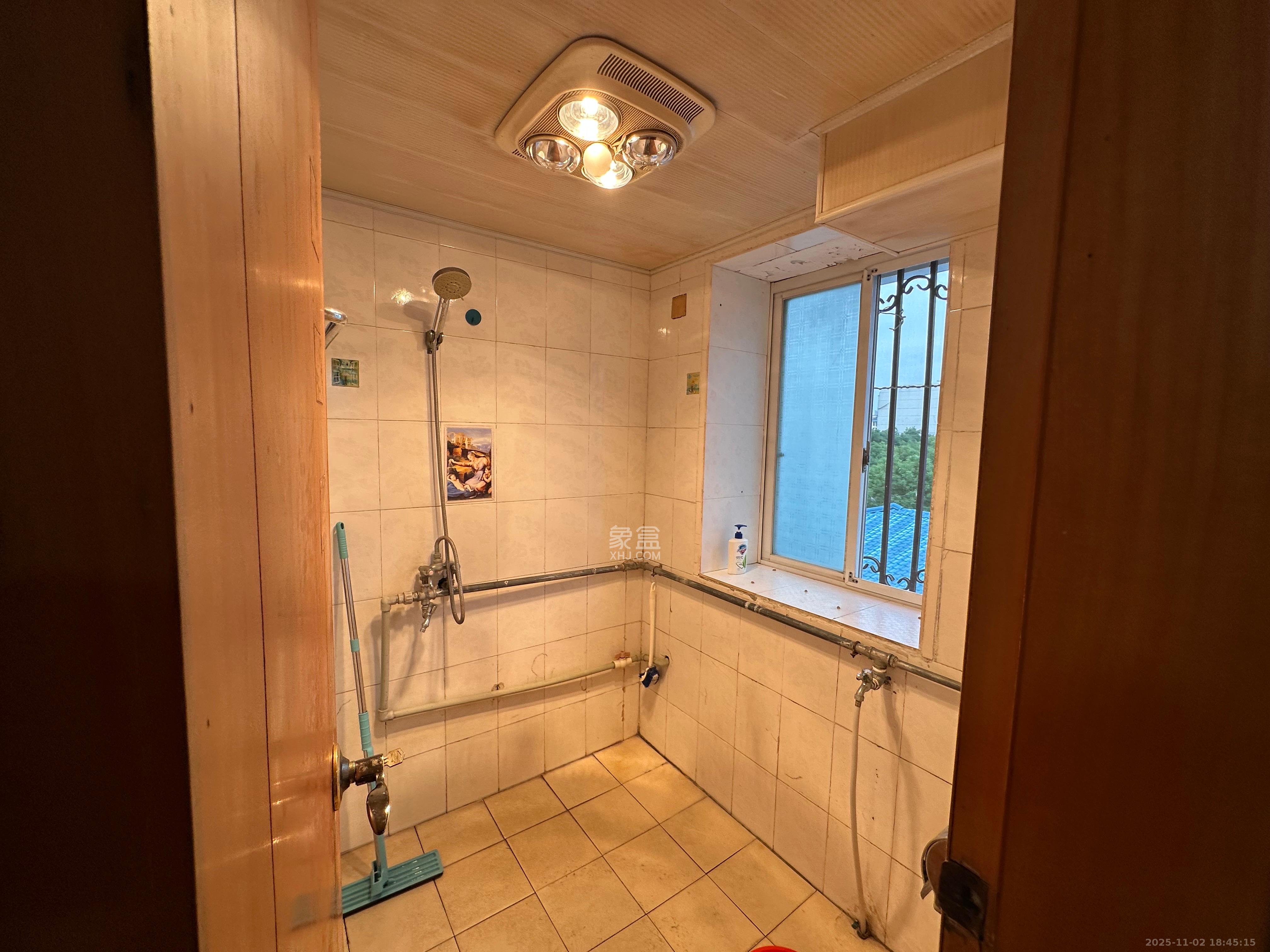 荷花园小区（安置房小区）  2室2厅1卫    1600.0元/月室内图