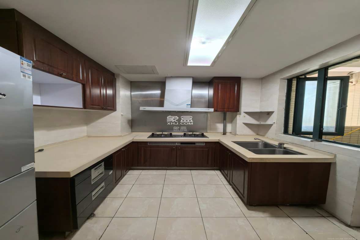 恒大翡翠华庭 3室2厅1卫 2200.0元/月 恒大翡翠华庭 3室2厅1卫 2200.0元/月室内图