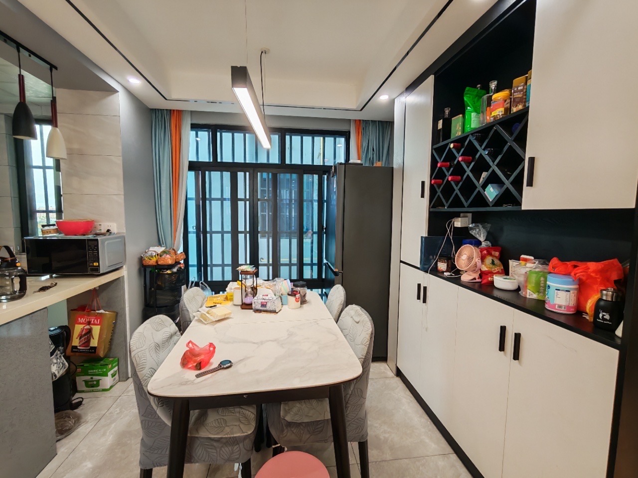 蓝海瑞园  1室0厅0卫    145.0万客厅