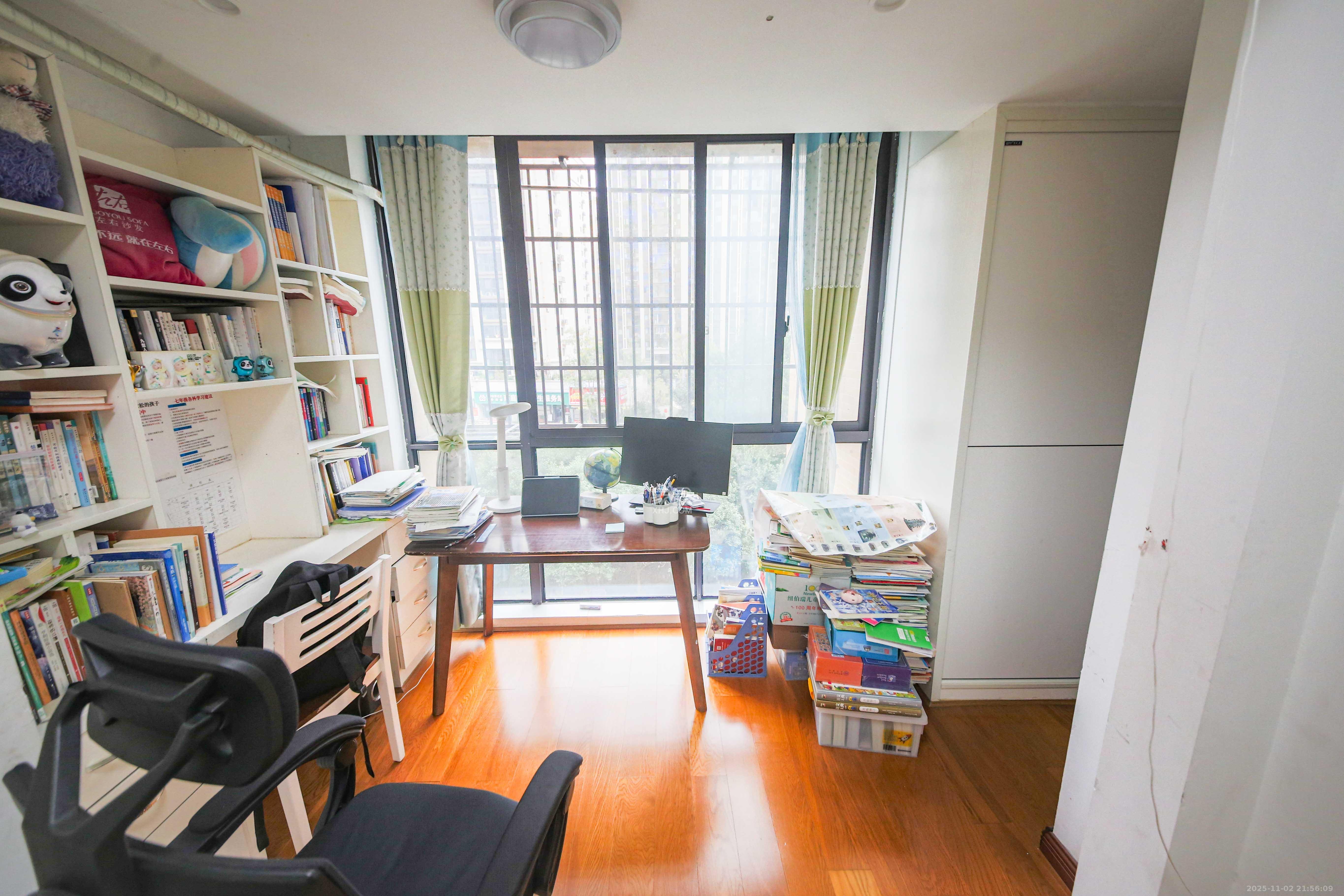 奥林匹克花园贡院三期  3室2厅2卫    85.0万阳台