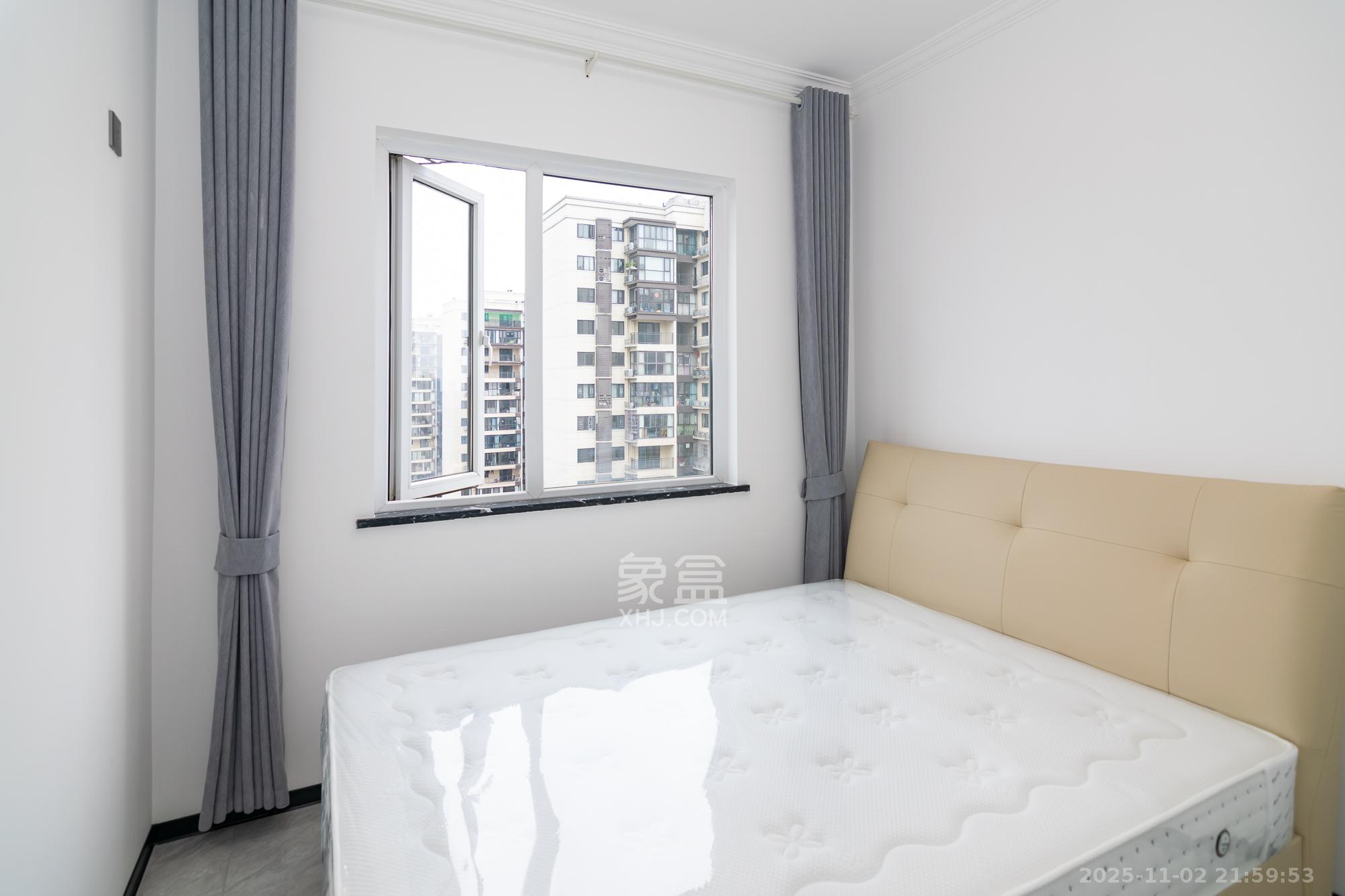 新华联梦想城  4室2厅2卫    106.8万卧室