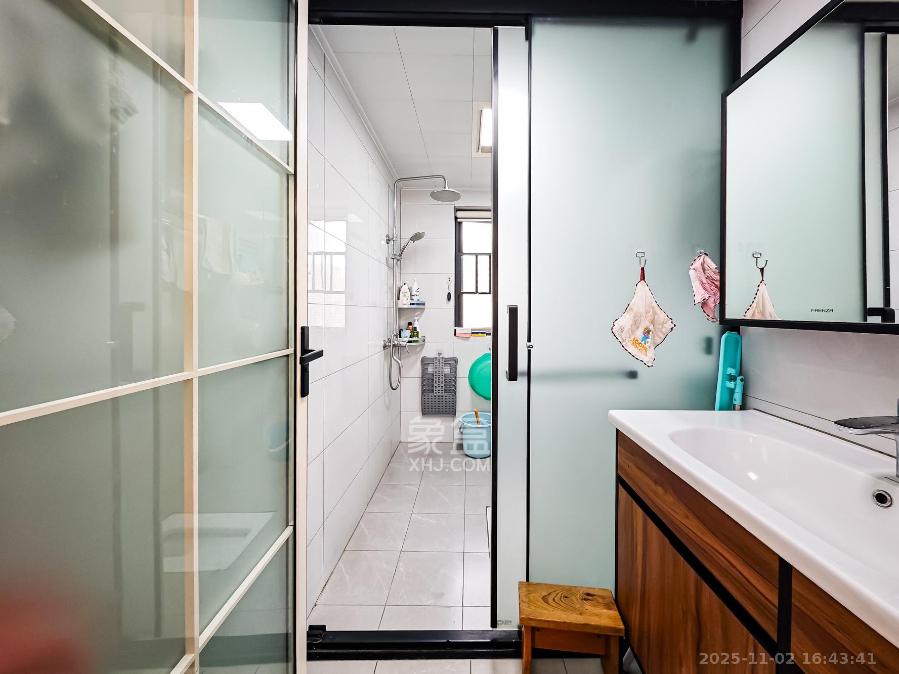 钱隆世家  4室2厅2卫    110.0万卫生间