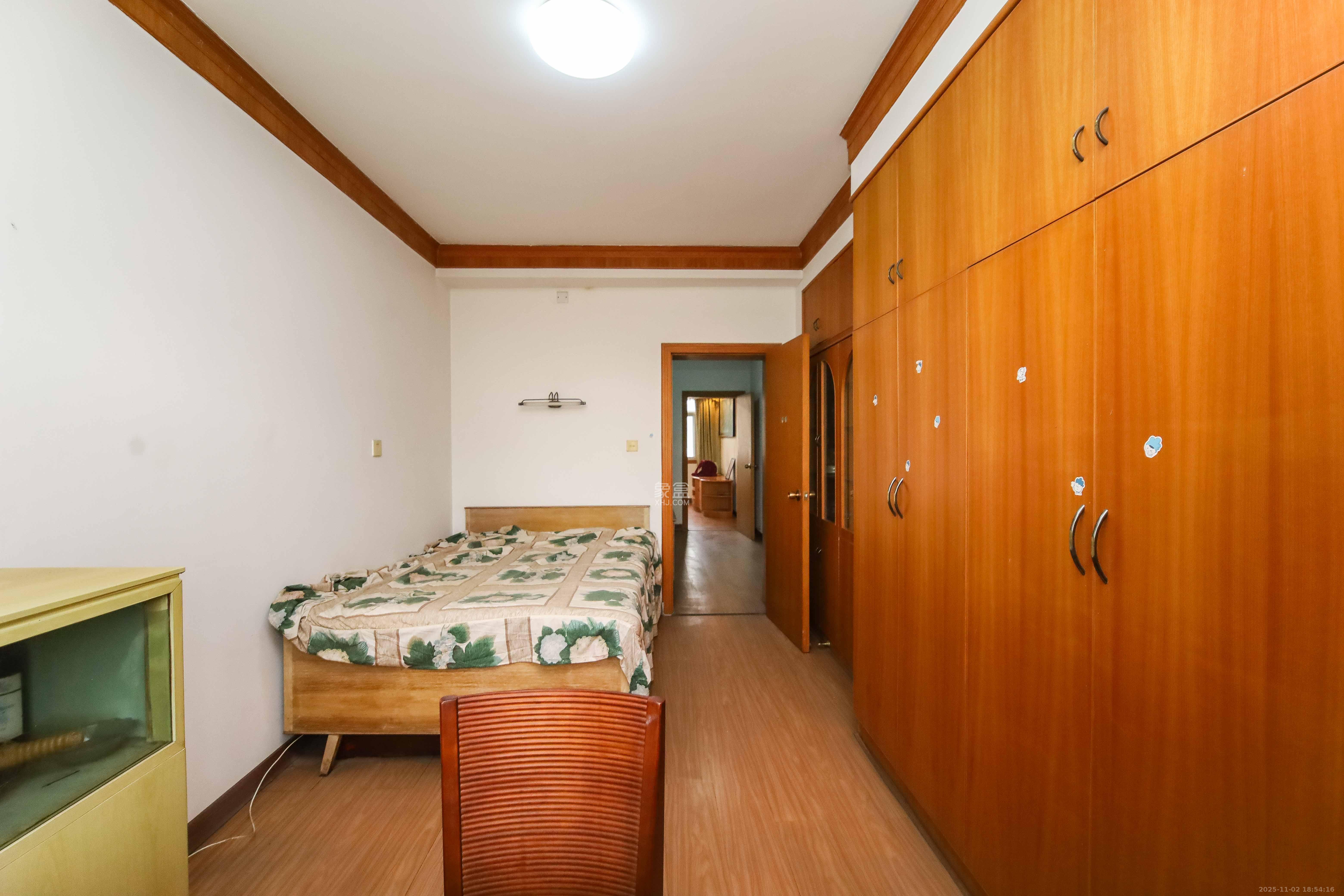 军队星火离退休干部休养所  3室2厅1卫    68.0万卧室