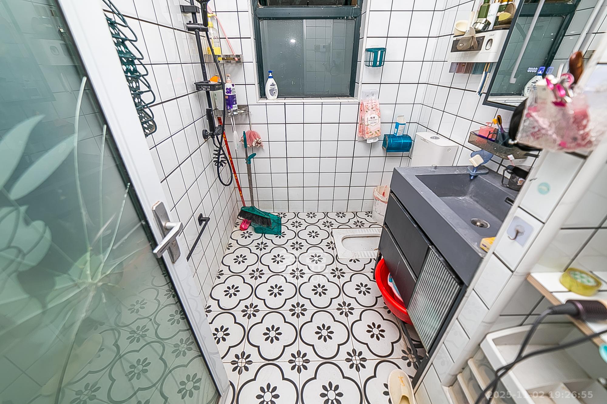 湘江锦绣  3室2厅2卫    118.0万卫生间