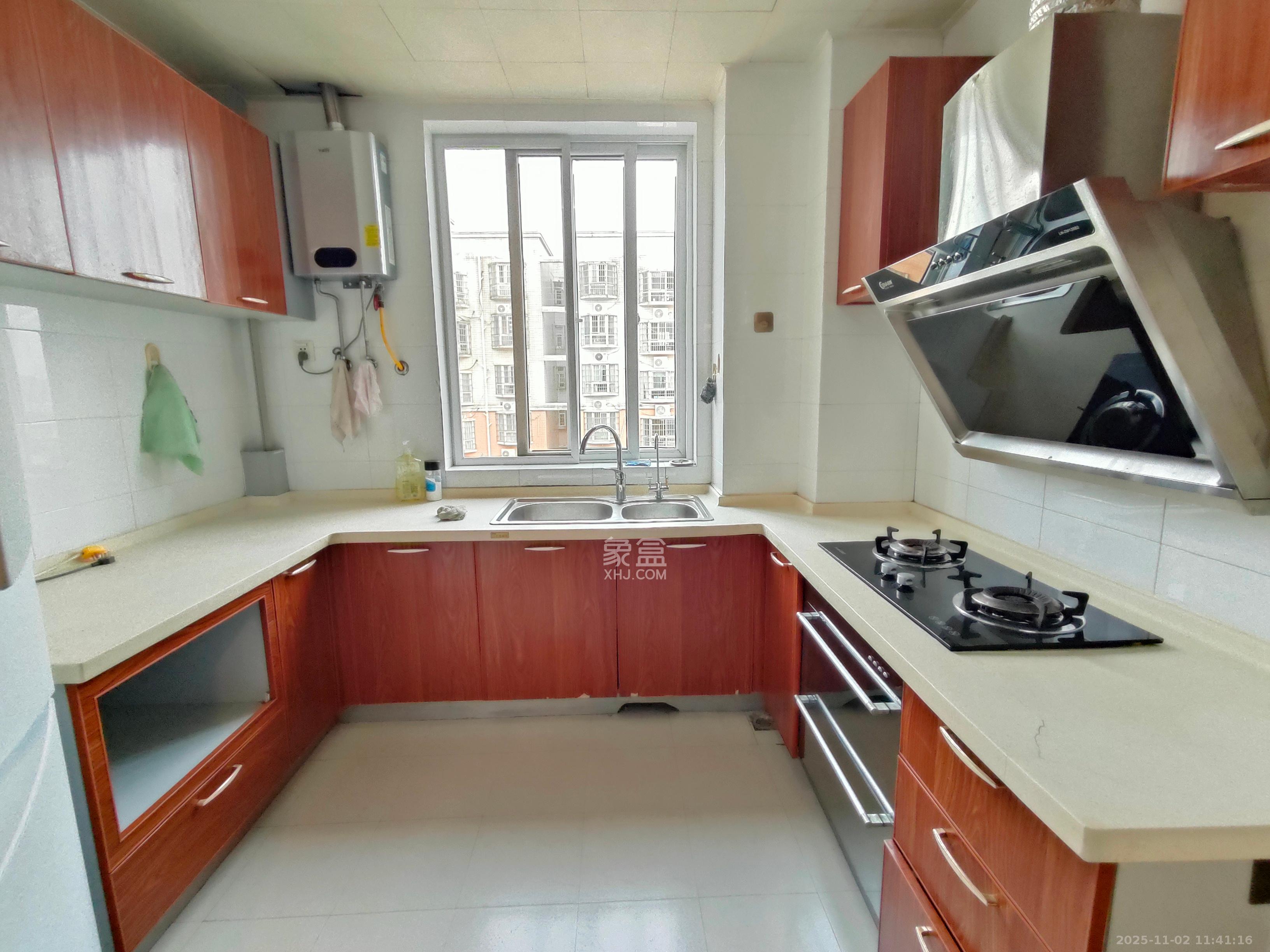 鑫天芙蓉  3室2厅2卫    2500.0元/月室内图