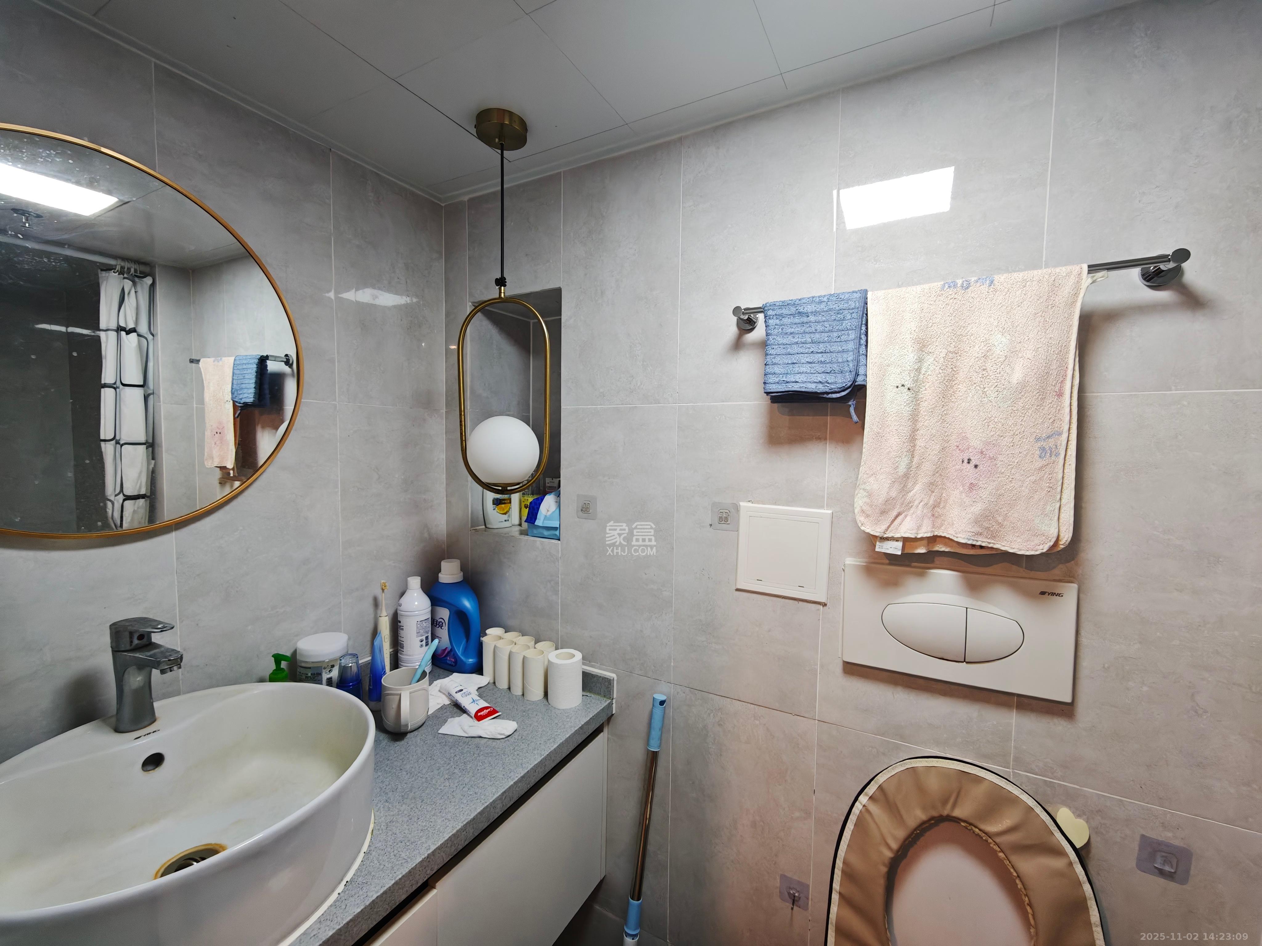 卓越江岸  2室1厅1卫    2500.0元/月室内图