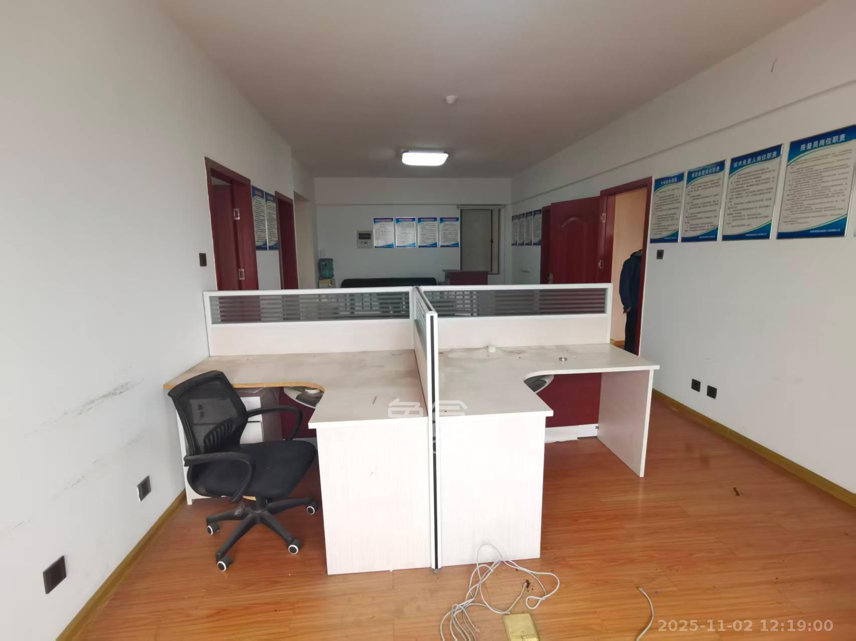 西子一间  3室2厅2卫    4000.0元/月室内图