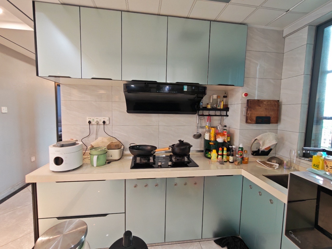 蓝海瑞园  1室0厅0卫    145.0万客厅