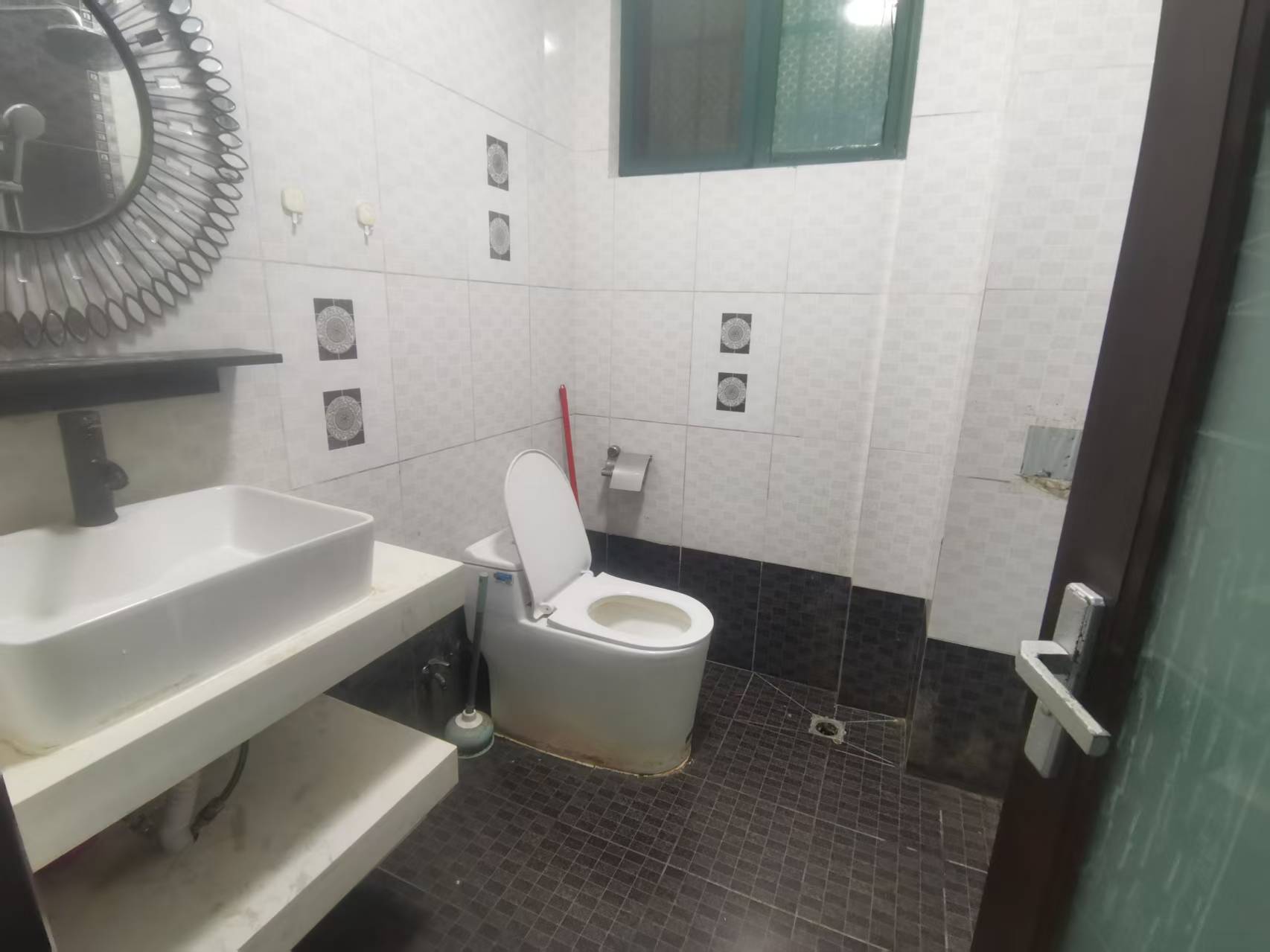 东盛名苑  3室2厅2卫    2800.0元/月室内图