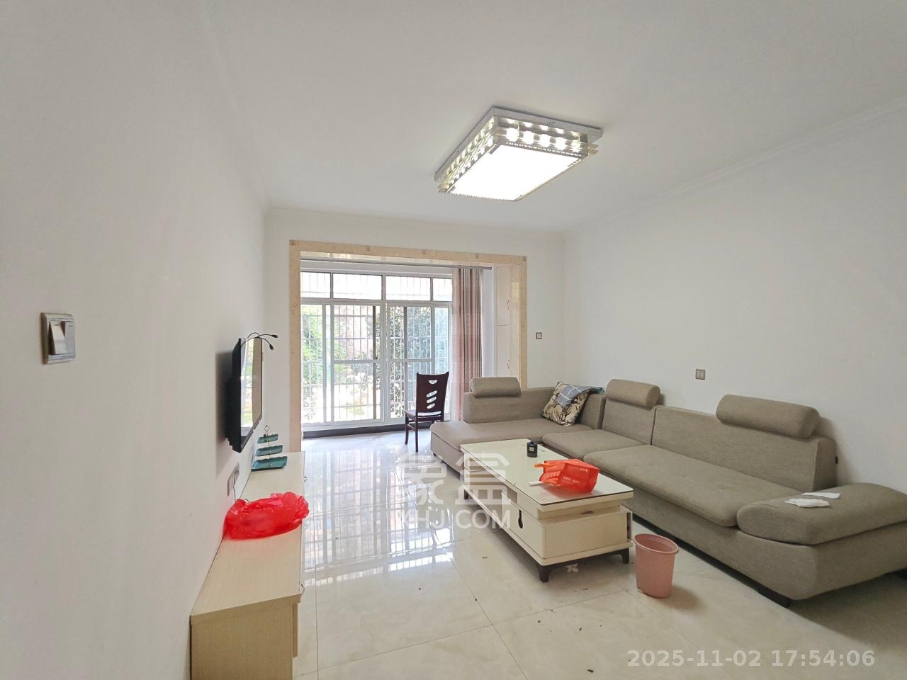 和康园小区  2室1厅1卫    1800.0元/月室内图