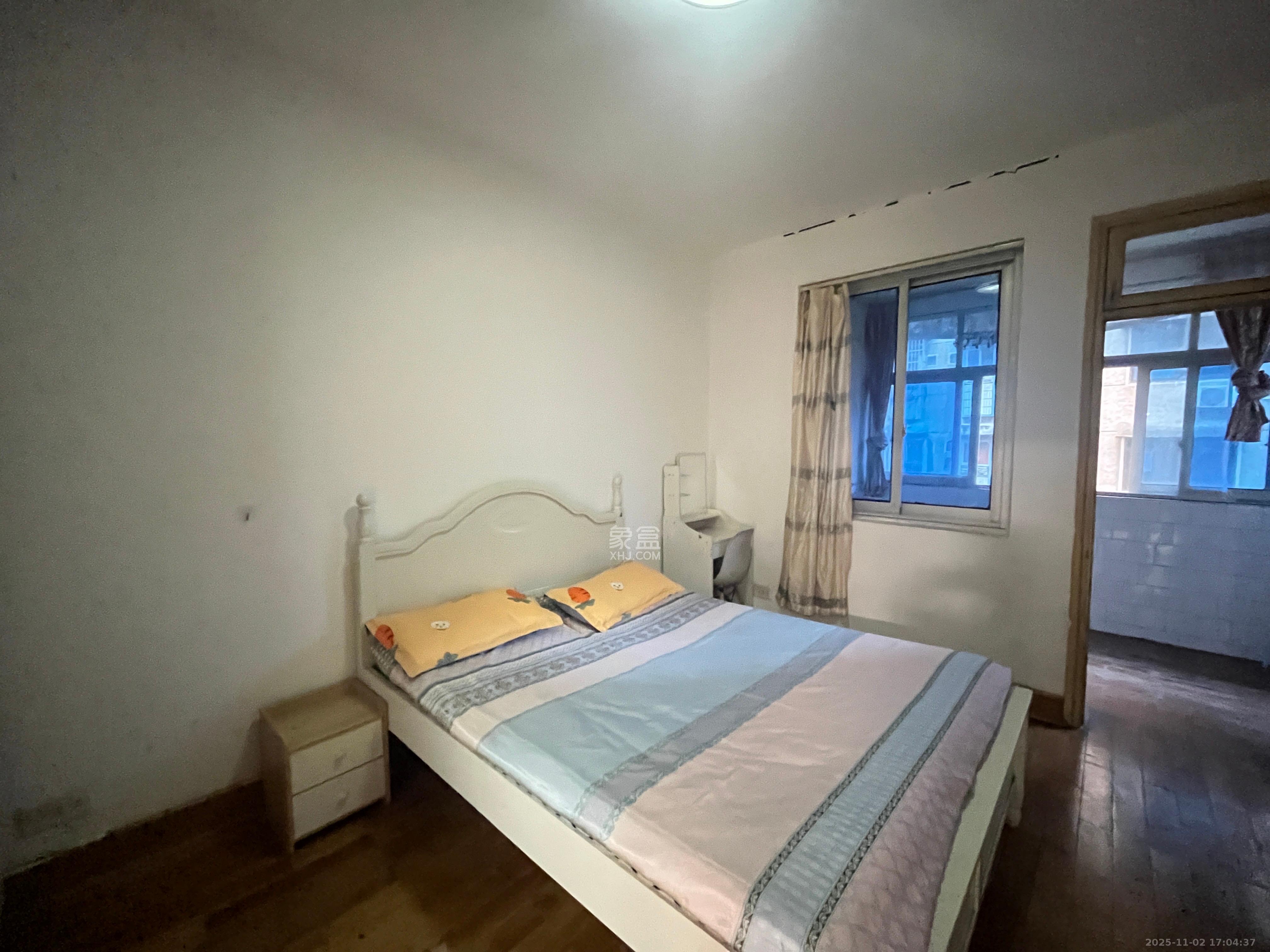 长岭水电八局宿舍 2室2厅1卫 1400.0元/月 长岭水电八局宿舍 2室2厅1卫 1400.0元/月室内图