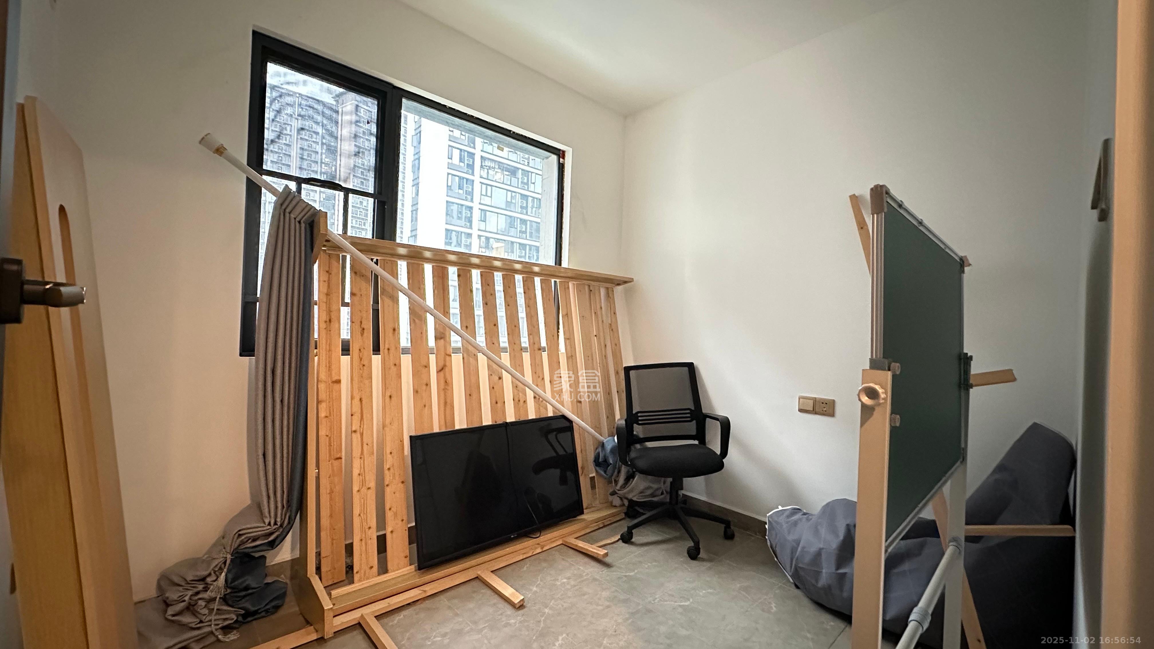 中海阅麓山二期  4室2厅2卫    3500.0元/月室内图