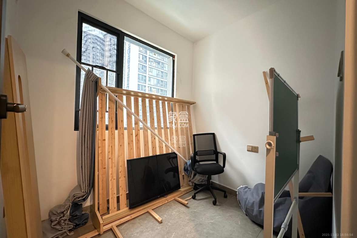 中海阅麓山二期 4室2厅2卫 3500.0元/月 中海阅麓山二期 4室2厅2卫 3500.0元/月室内图