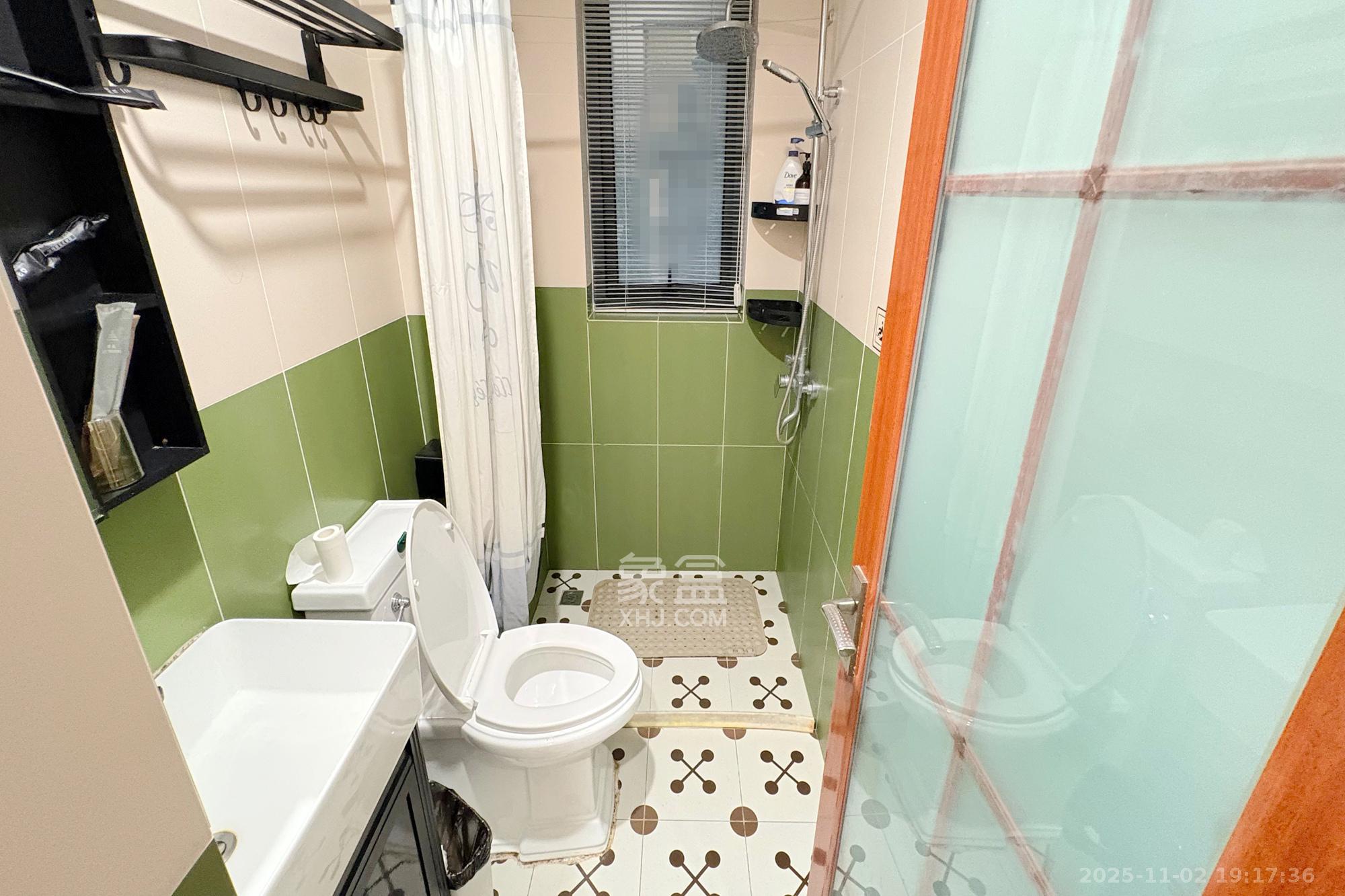 中天广场  1室1厅1卫    52.6万卫生间