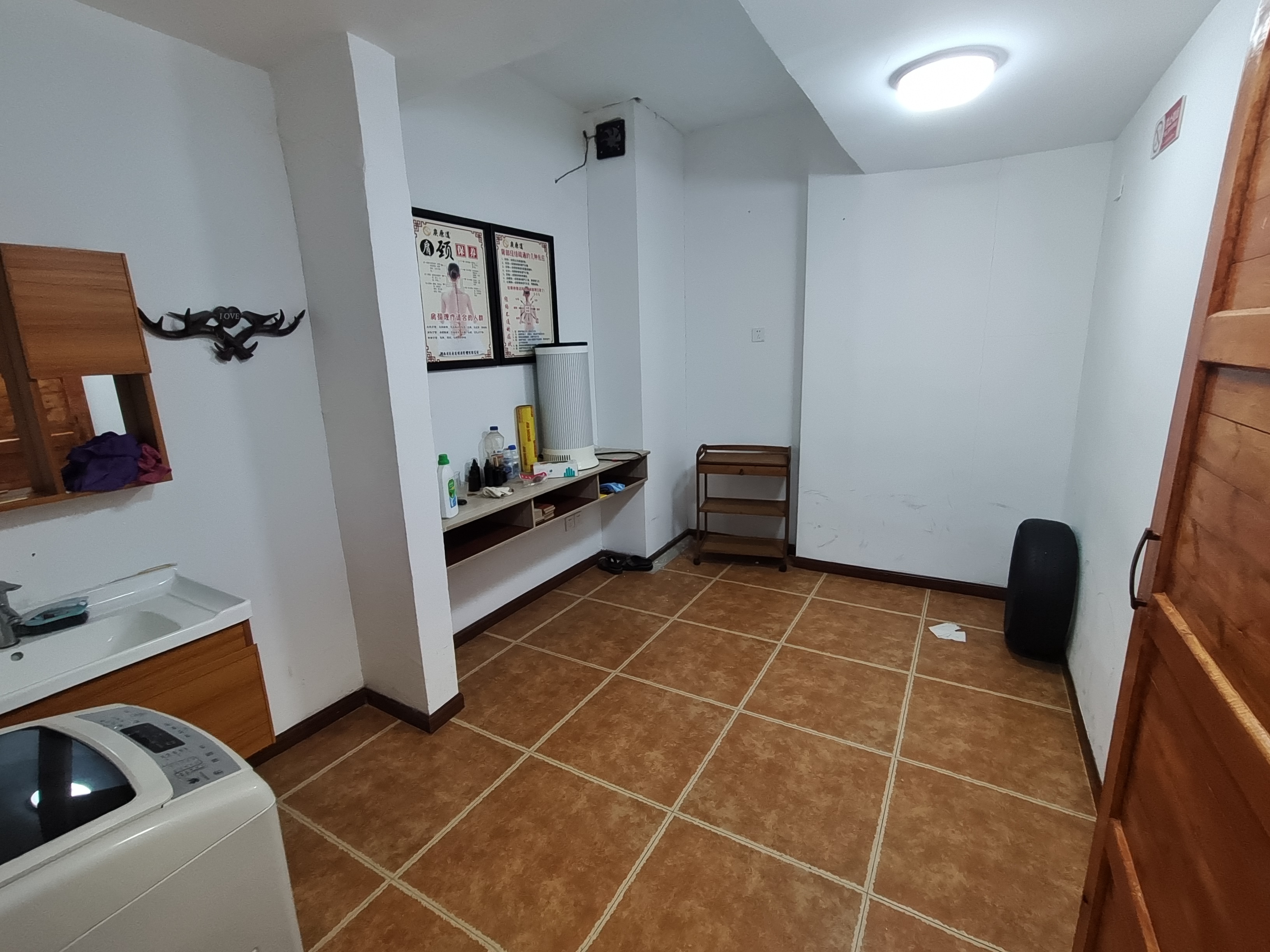 南苑上和二期  3室1厅1卫    59.8万客厅