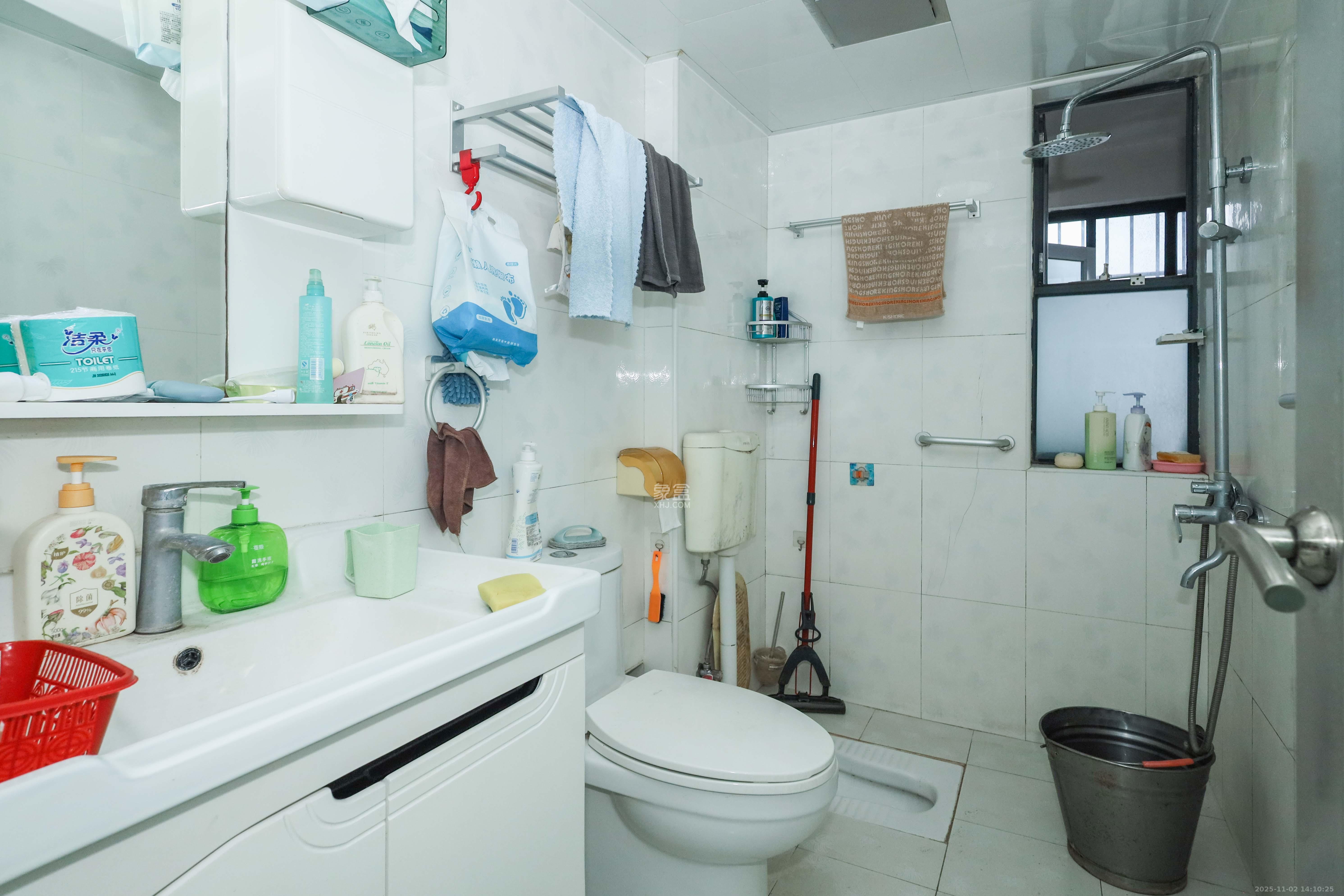 保利麓谷林语A区  4室2厅2卫    120.0万卫生间