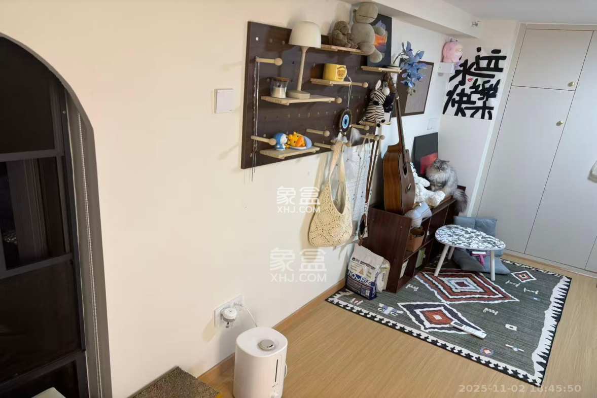 卓越中寰 2室1厅1卫 2300.0元/月 卓越中寰 2室1厅1卫 2300.0元/月室内图