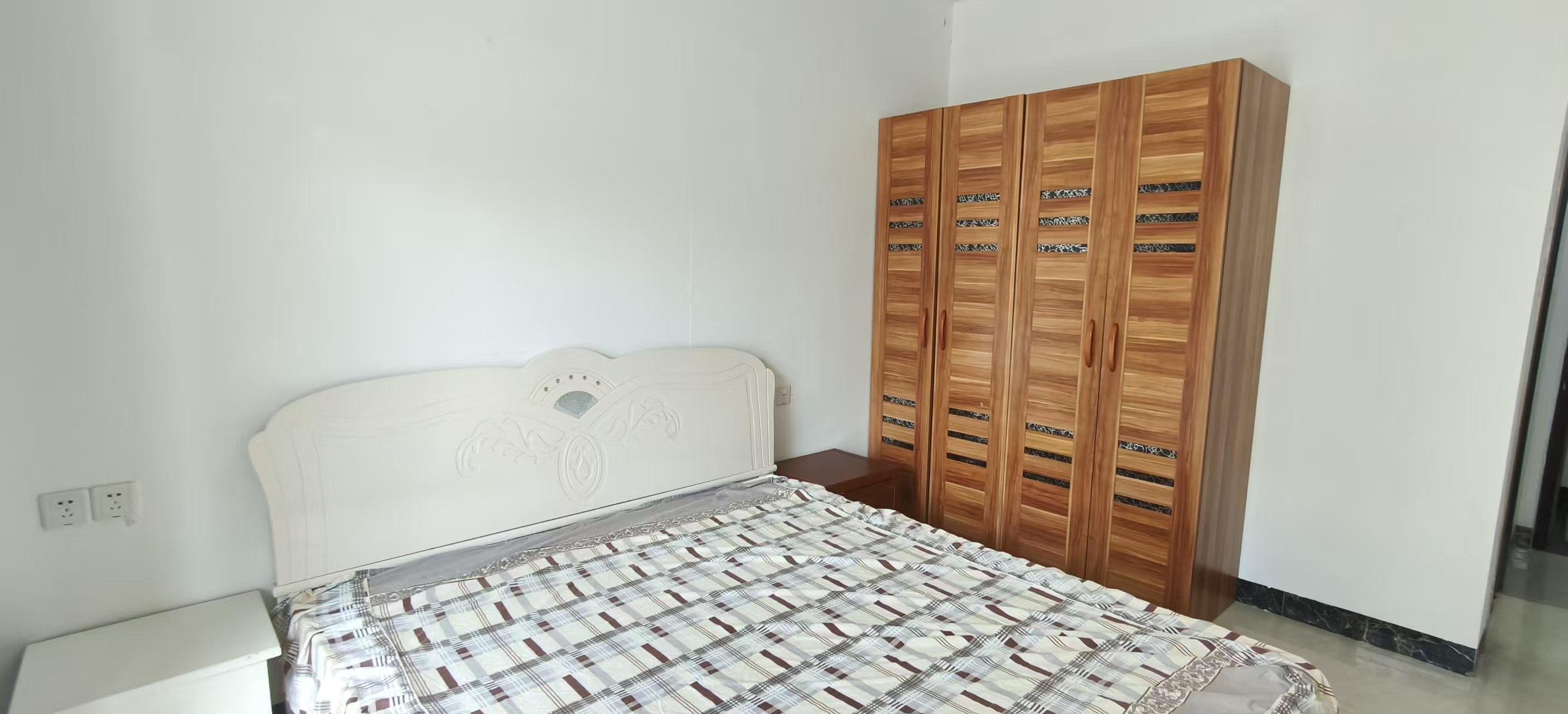 鸿天阁  3室2厅1卫    2600.0元/月室内图