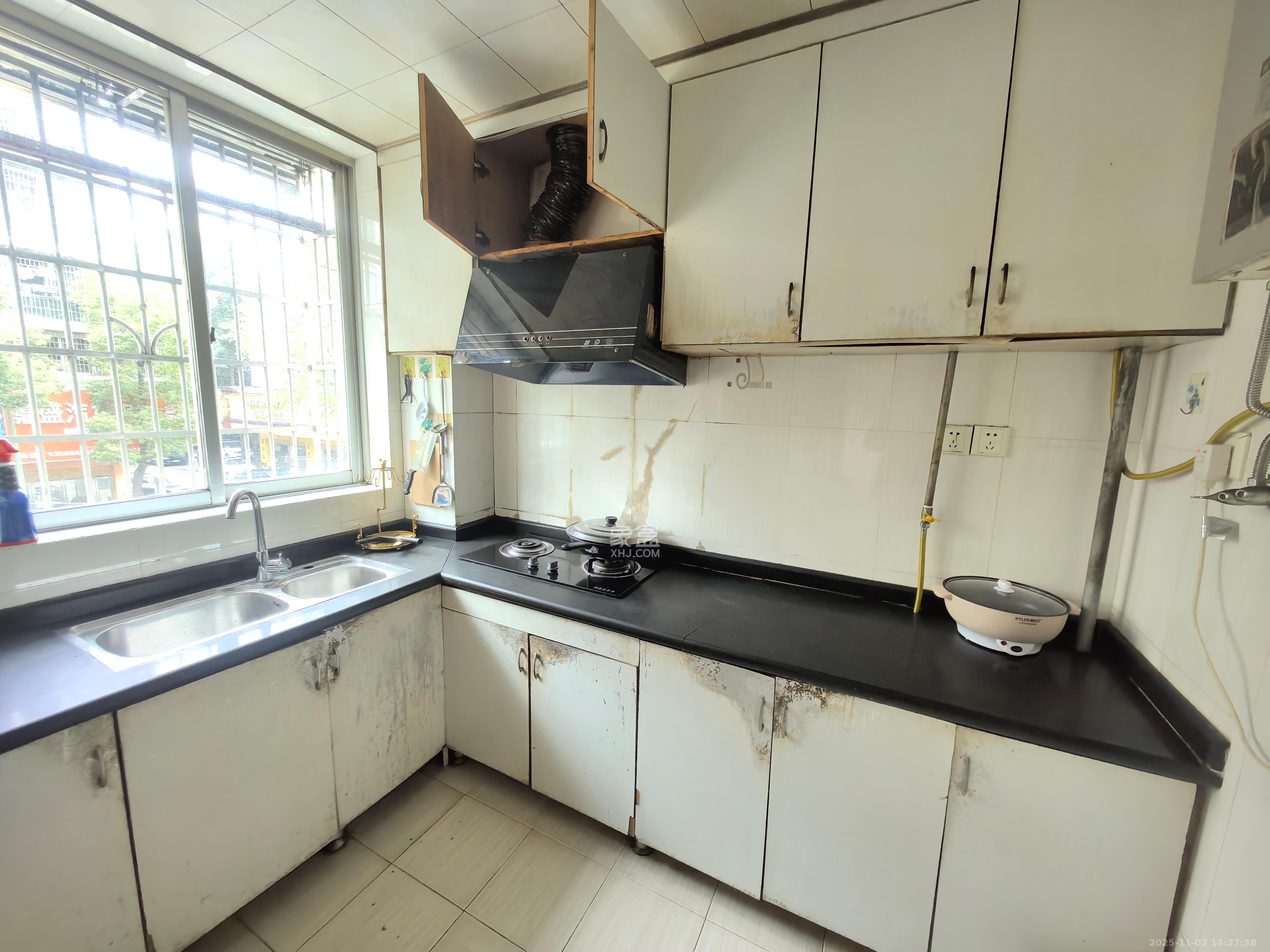 中南汽车世界 3室2厅1卫 1400.0元/月 中南汽车世界 3室2厅1卫 1400.0元/月室内图