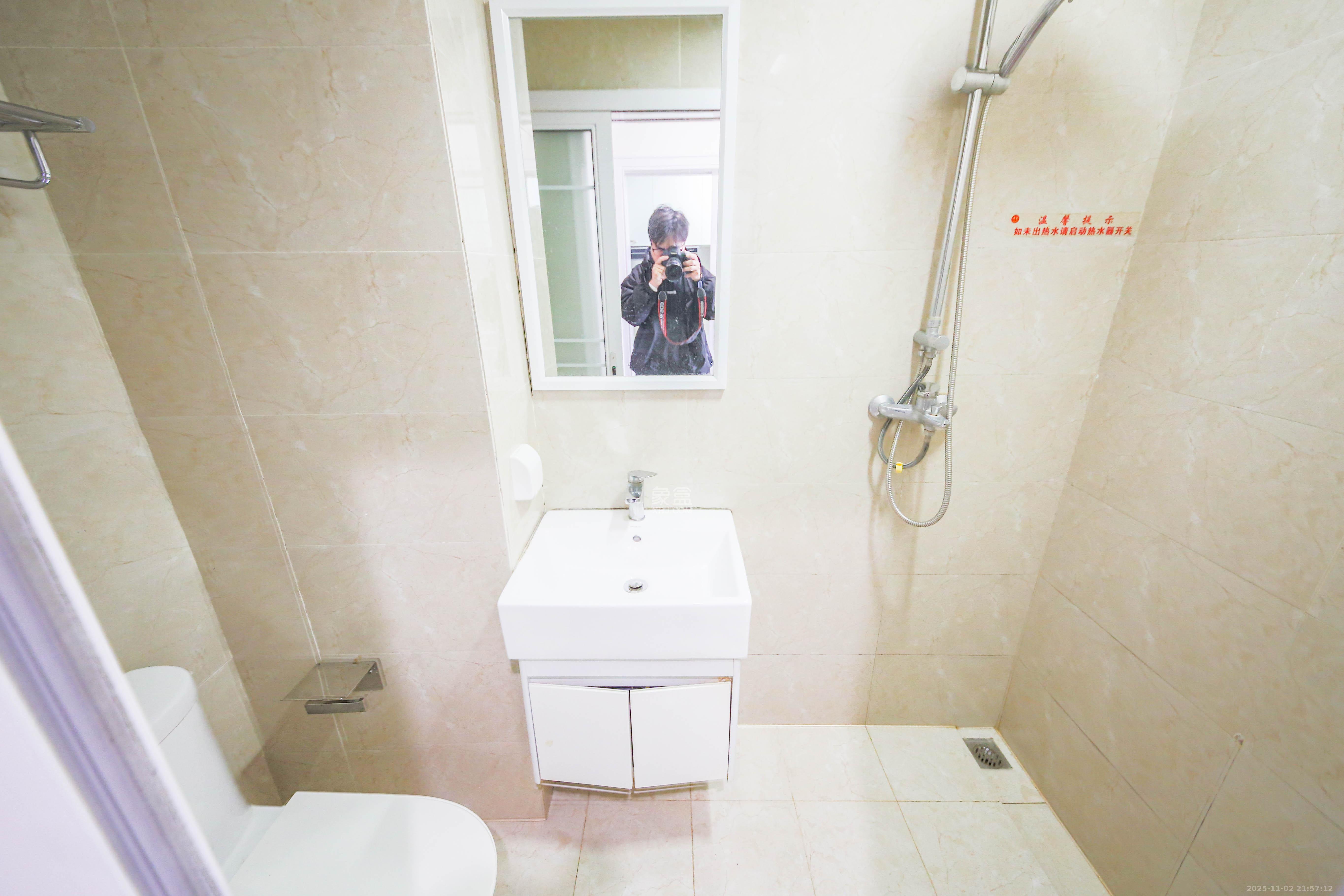 中建信和城 1室1厅1卫 40.0万 中建信和城 1室1厅1卫 40.0万卫生间