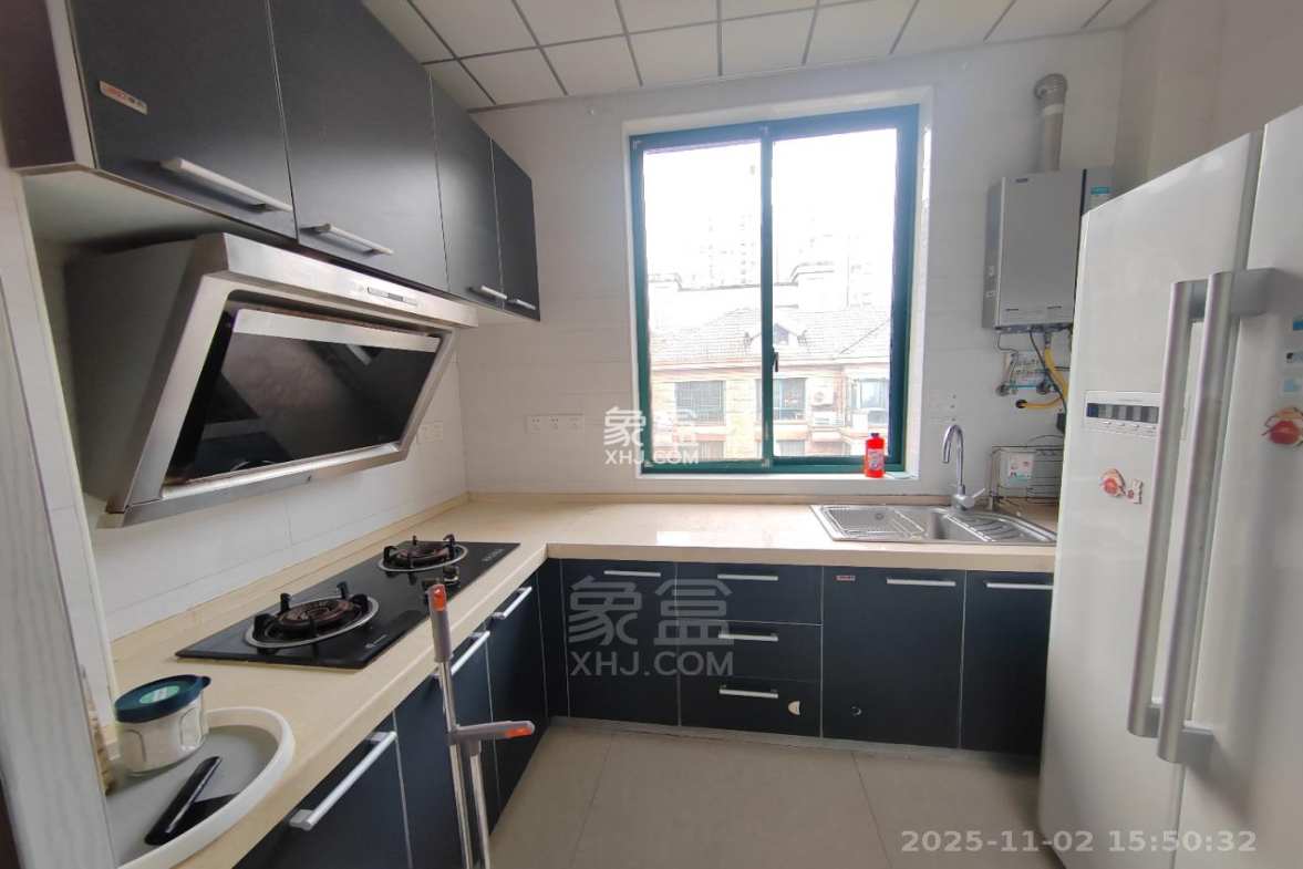 尚格名城香榭丽舍 4室2厅3卫 2200.0元/月 尚格名城香榭丽舍 4室2厅3卫 2200.0元/月室内图