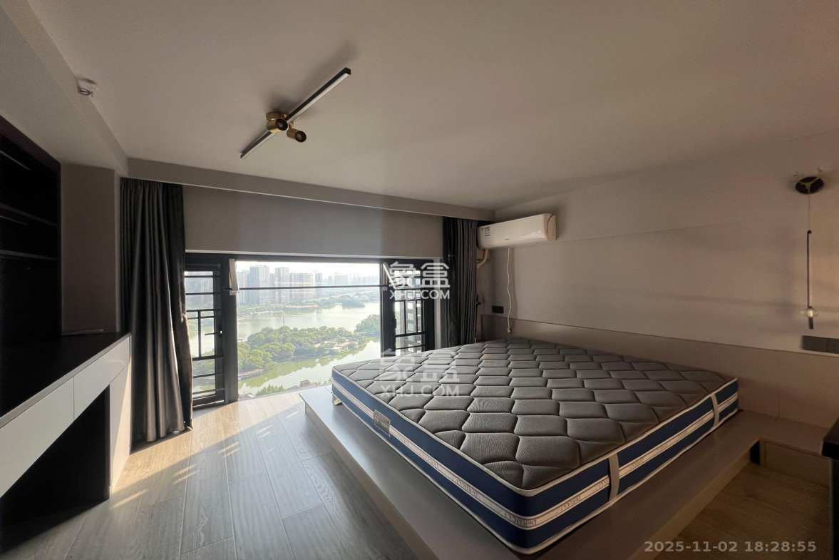 藏珑湖上公馆 2室2厅1卫 3000.0元/月 藏珑湖上公馆 2室2厅1卫 3000.0元/月室内图