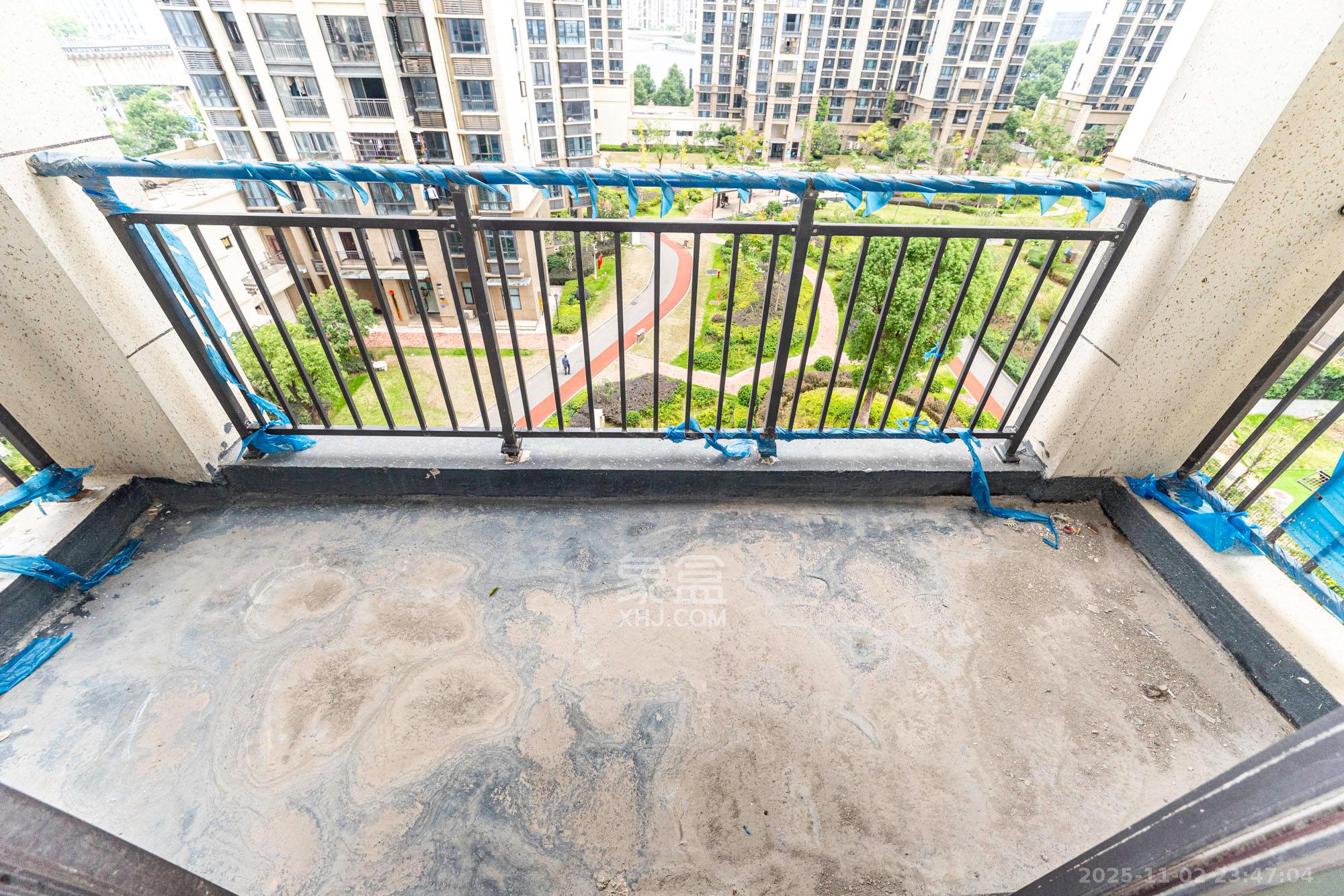 财汇新天地（财汇商务广场）  4室2厅2卫    79.8万阳台