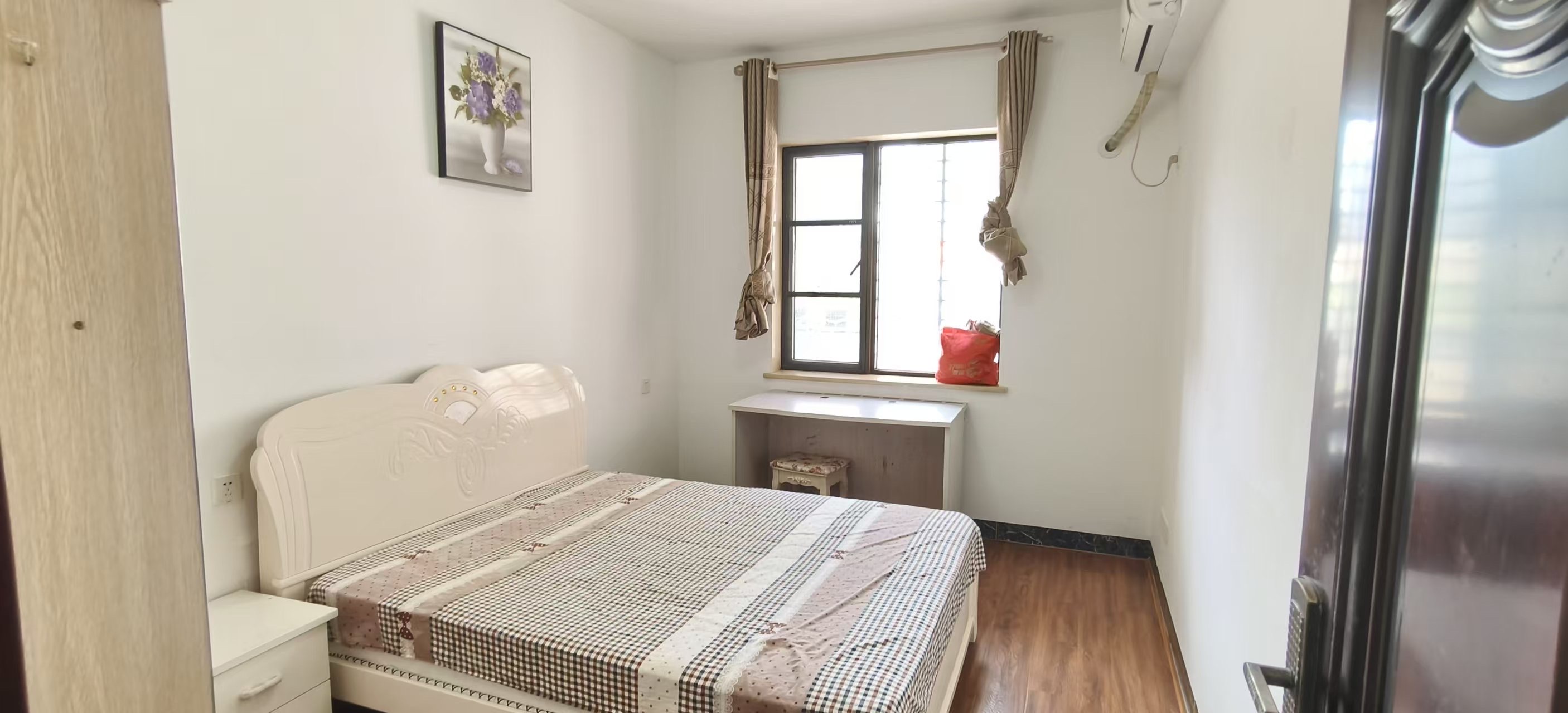 鸿天阁 3室2厅1卫 2600.0元/月 鸿天阁 3室2厅1卫 2600.0元/月室内图