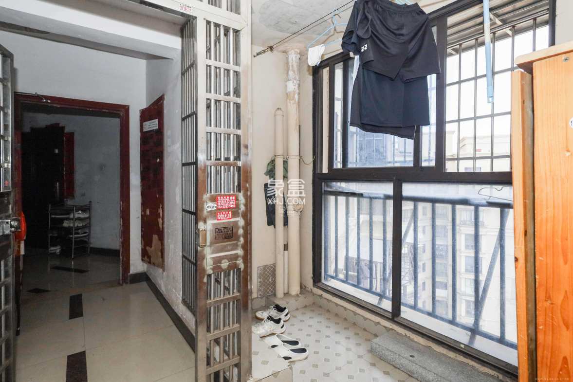 保利麓谷林语F区 3室2厅1卫 79.8万 保利麓谷林语F区 3室2厅1卫 79.8万阳台