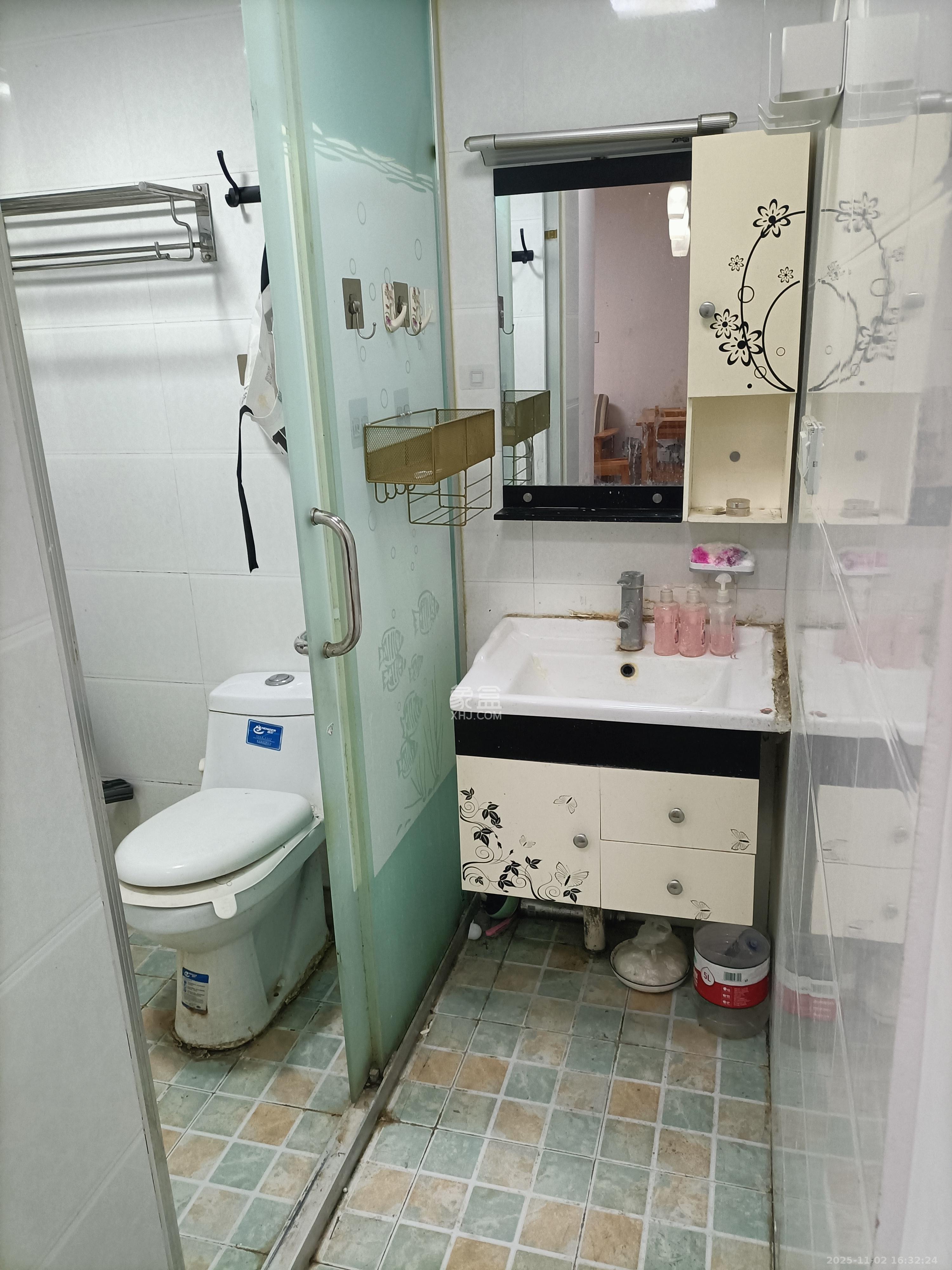 绿地中央广场  2室1厅1卫    2100.0元/月室内图