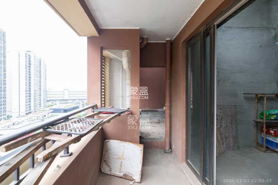 新城国际花都 5室2厅3卫 88.8万 新城国际花都 5室2厅3卫 88.8万阳台