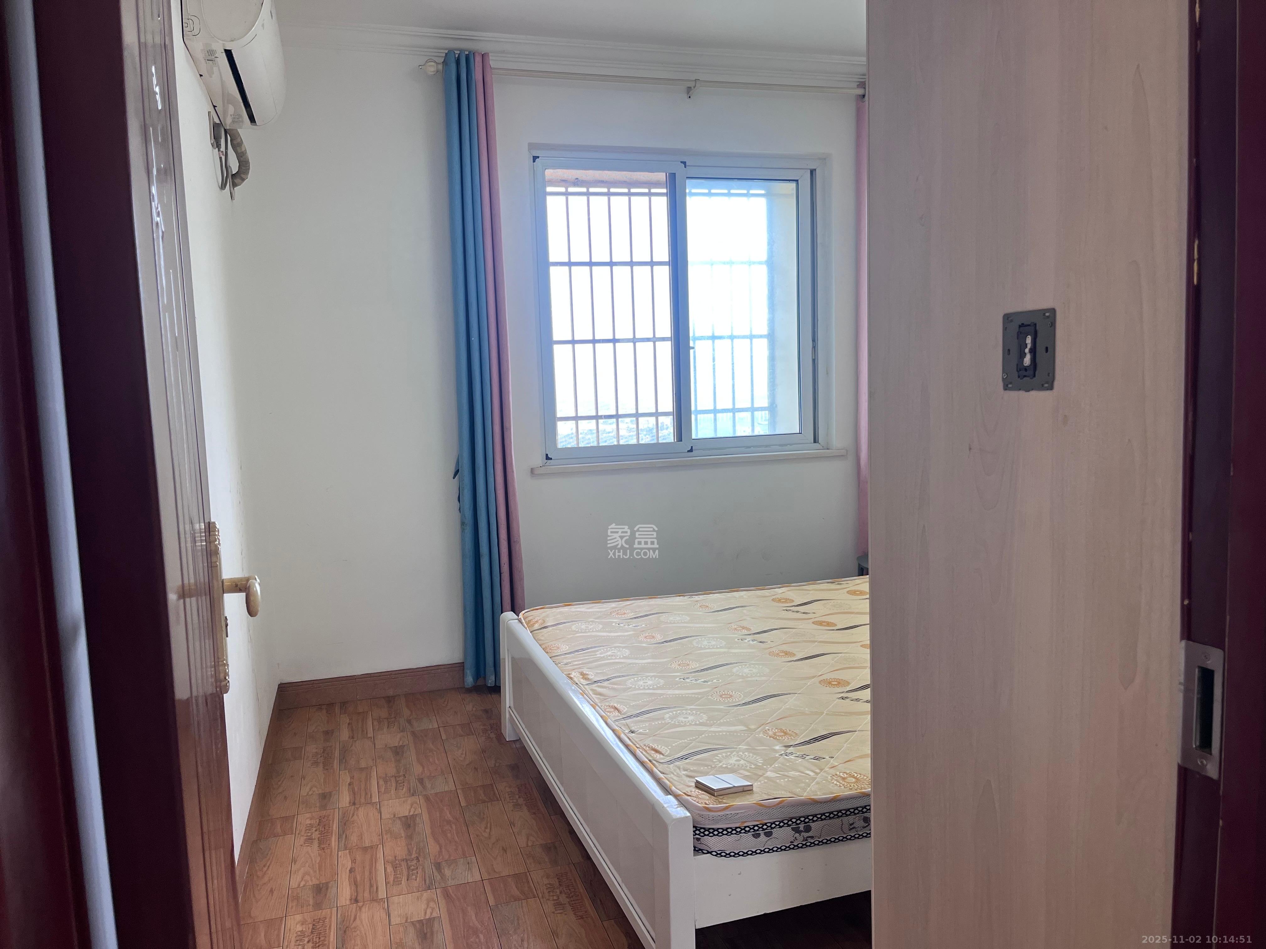 桥头家苑一期  3室2厅2卫    2000.0元/月室内图