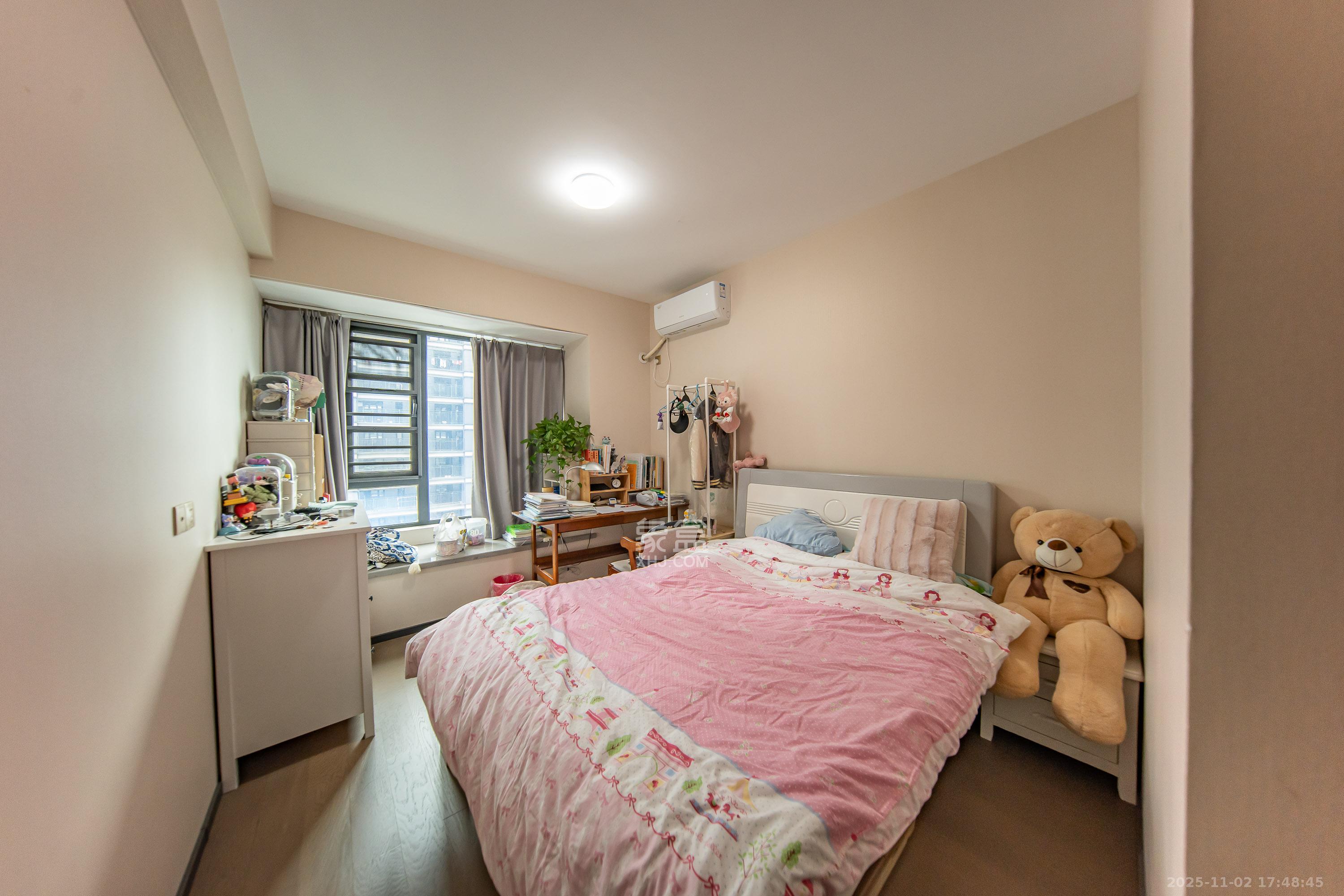 中海阅麓山一期  3室2厅2卫    150.0万卧室