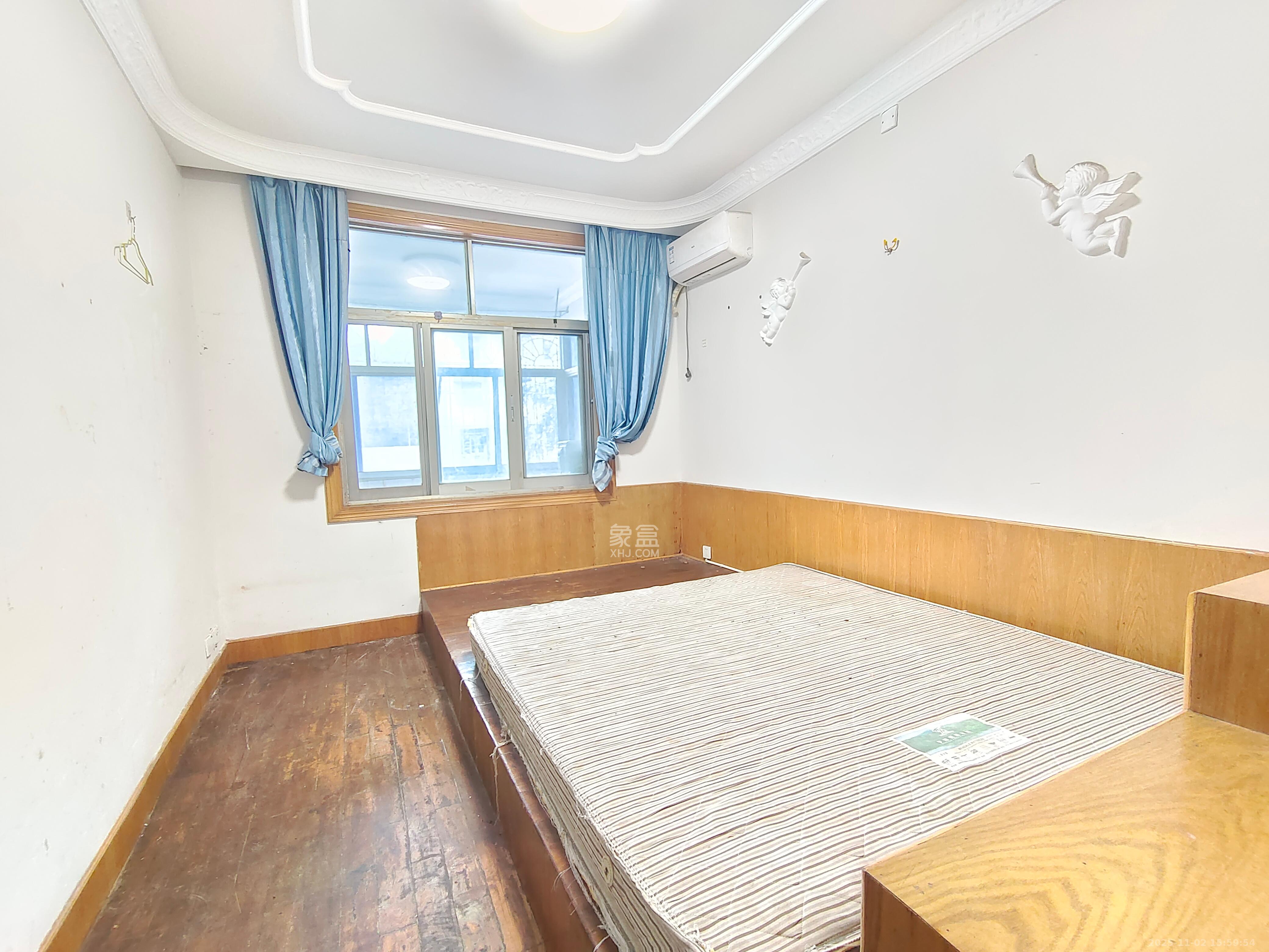 魏家坡机关小区 4室2厅1卫 2500.0元/月 魏家坡机关小区 4室2厅1卫 2500.0元/月室内图