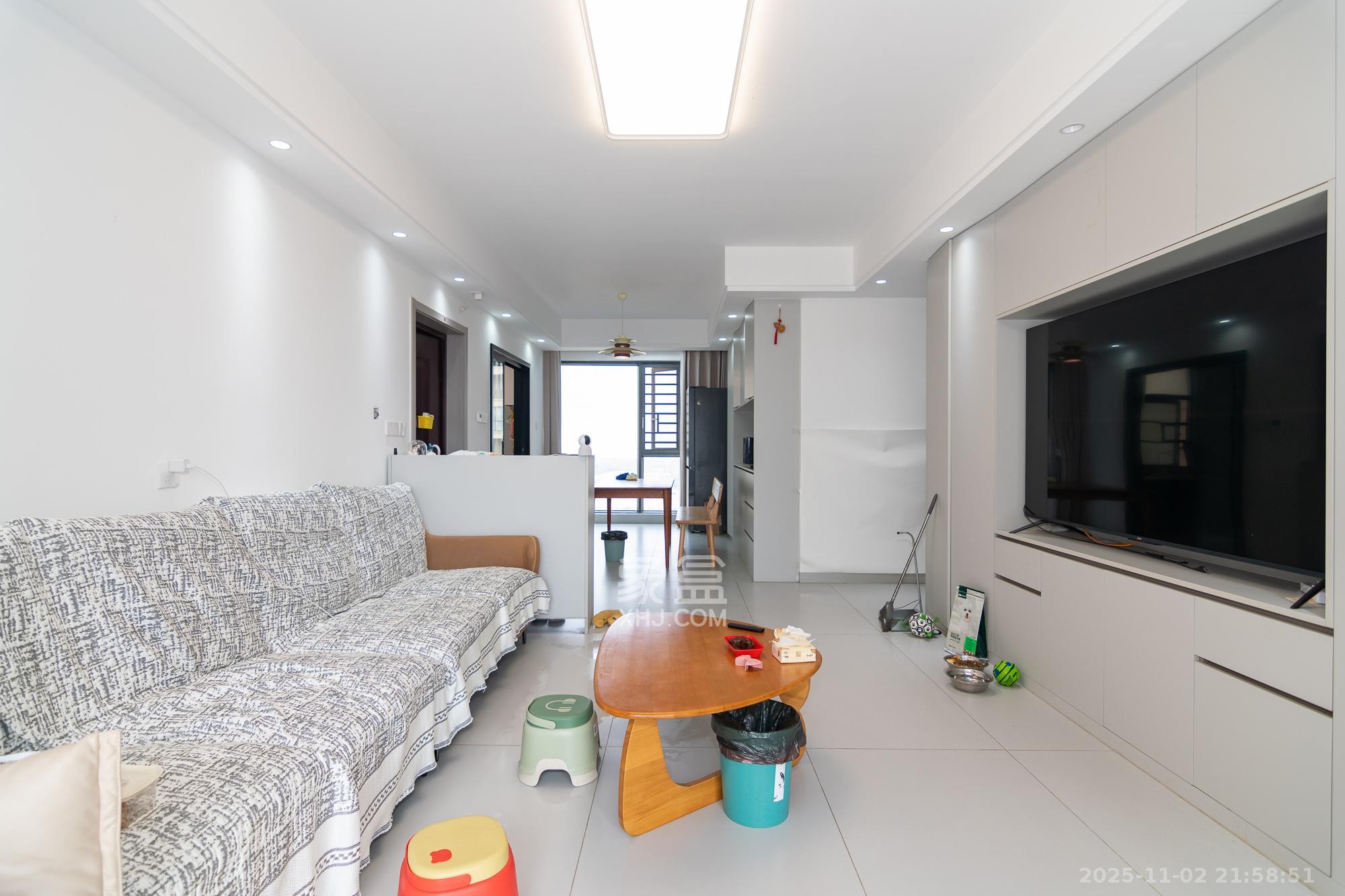 大汉汉府一期 4室2厅2卫 100.0万 大汉汉府一期 4室2厅2卫 100.0万客厅