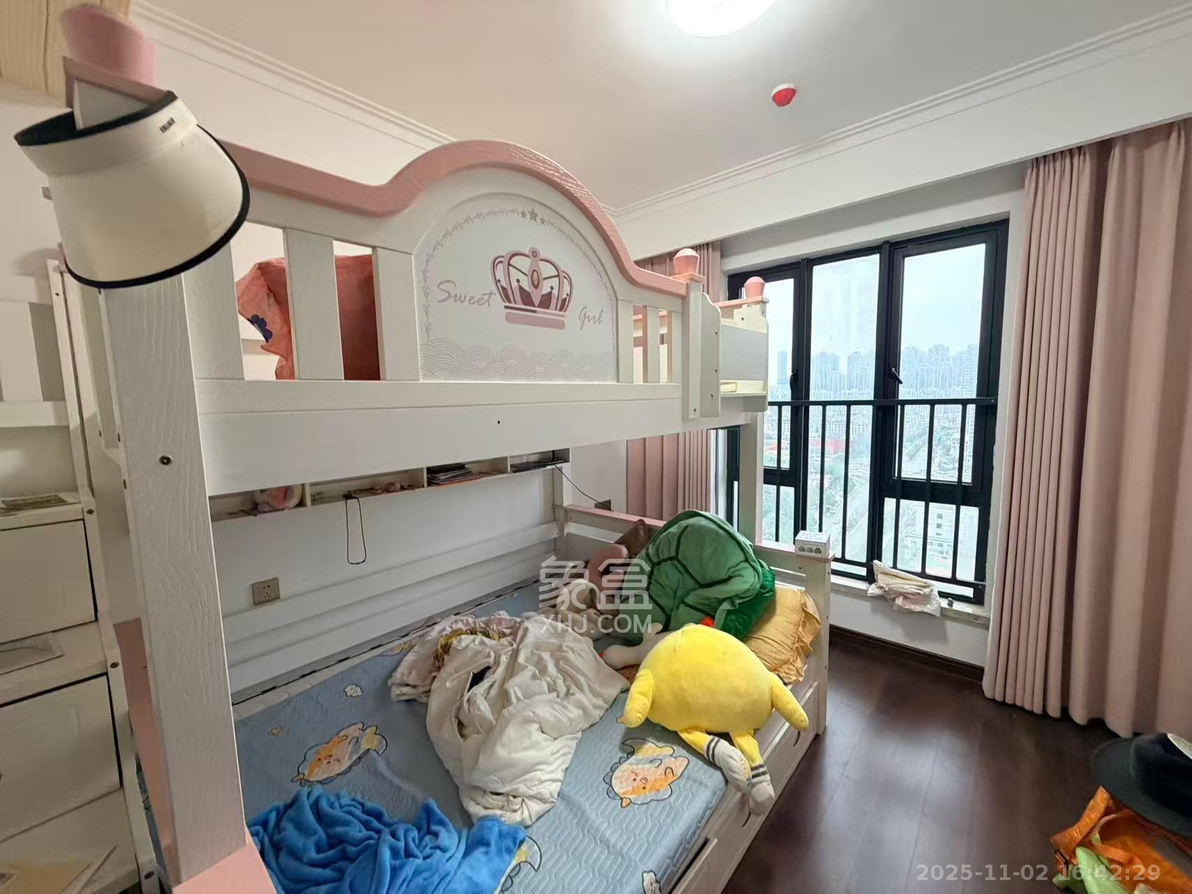 绿地长沙城际空间站（绿地新里佳苑）  4室2厅2卫    3500.0元/月室内图