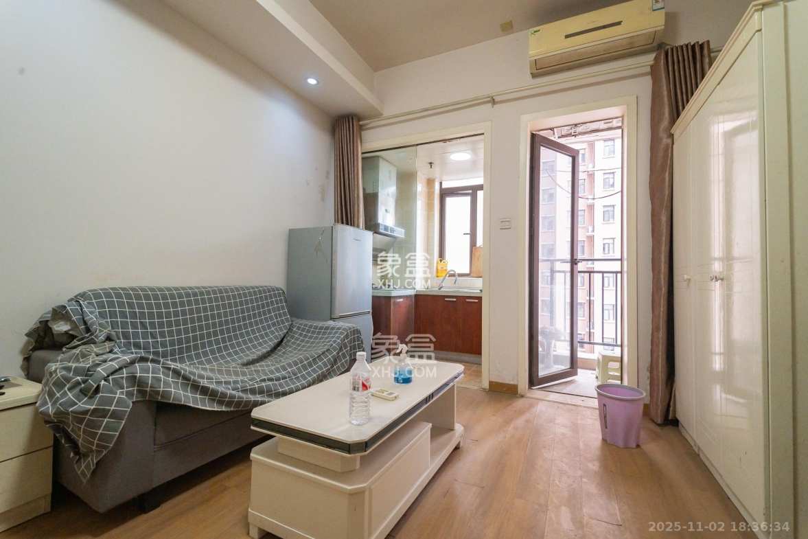 水岸世景 1室1厅1卫 16.0万 水岸世景 1室1厅1卫 16.0万客厅