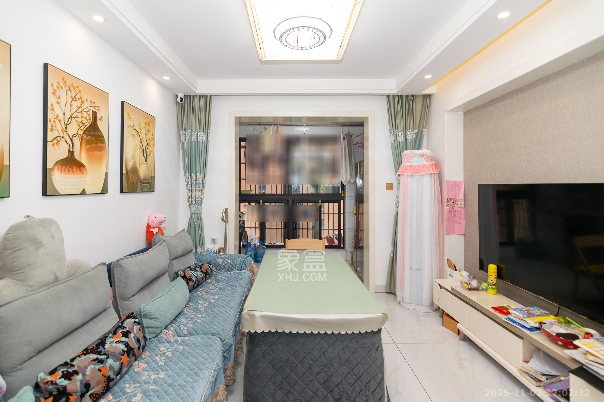 新城国际花都  3室2厅1卫    66.8万客厅