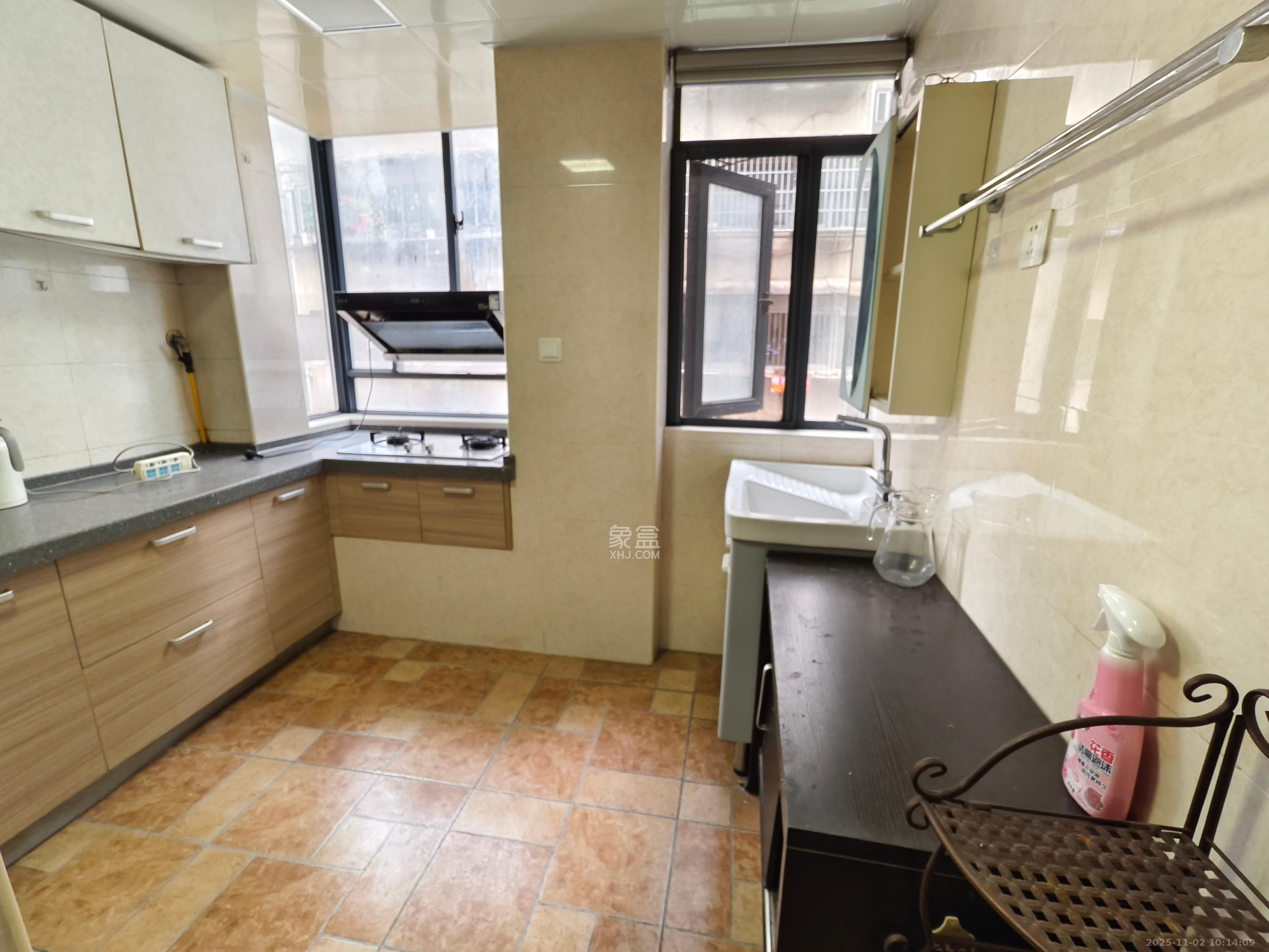 省儿童医院单位宿舍 2室2厅1卫 2300.0元/月 省儿童医院单位宿舍 2室2厅1卫 2300.0元/月室内图