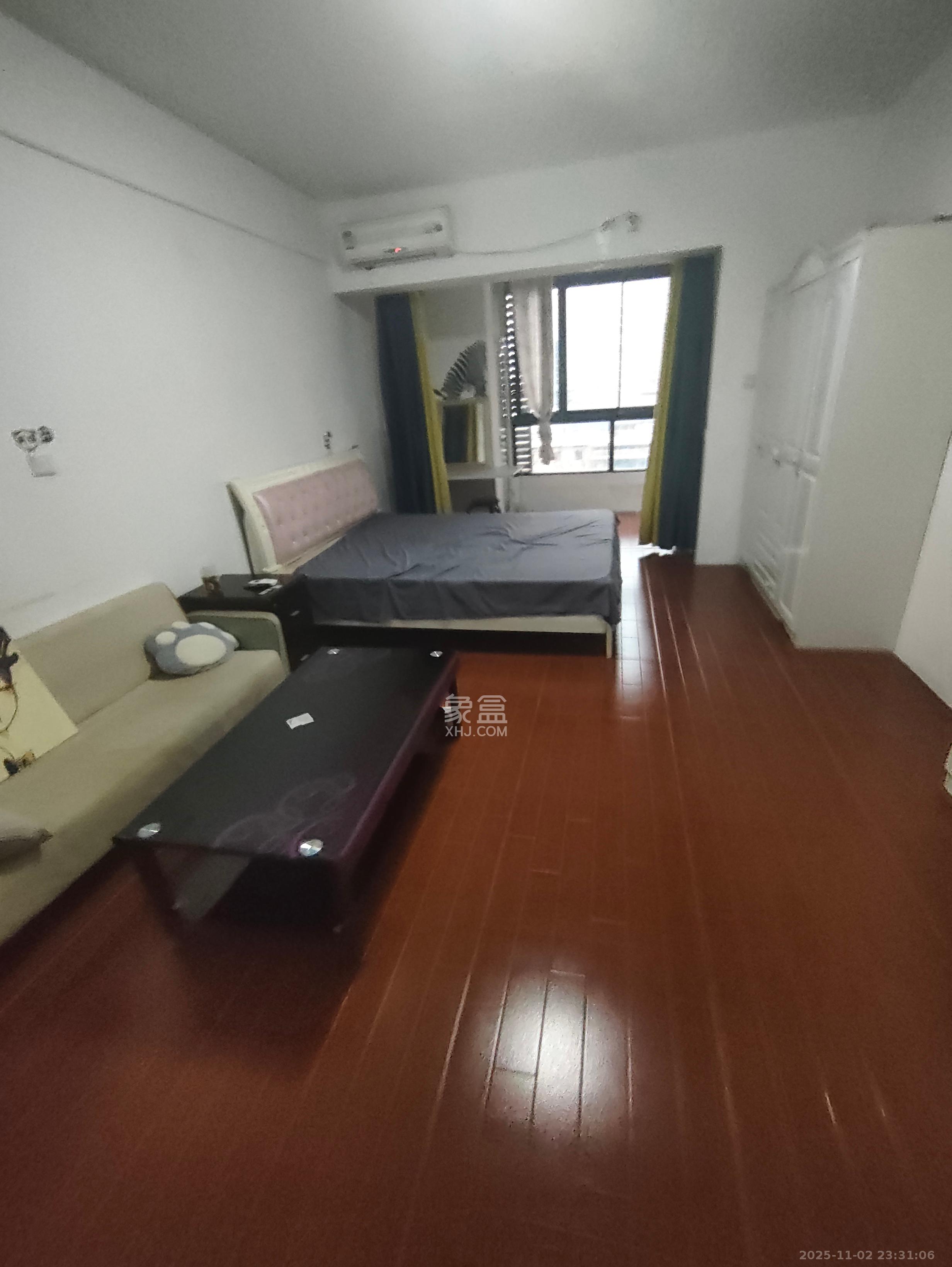 珑璟学府  4室2厅2卫    2000.0元/月