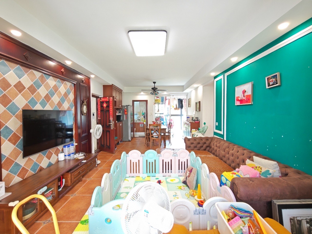 宝源花园 3室2厅2卫 165.0万 宝源花园 3室2厅2卫 165.0万客厅