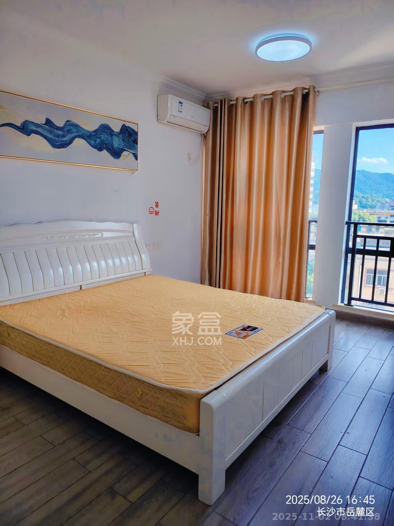 西子湖畔沃府  3室2厅1卫    2600.0元/月